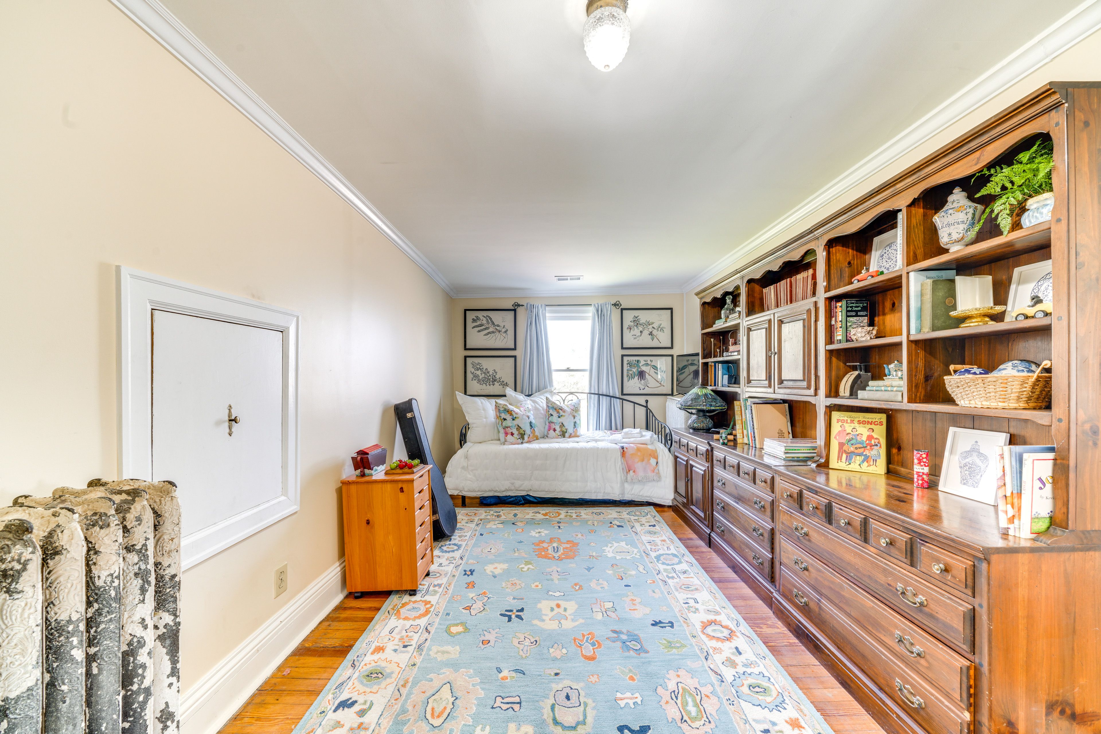 Bedroom 5 | Full Daybed | Workstation | 2nd Floor
