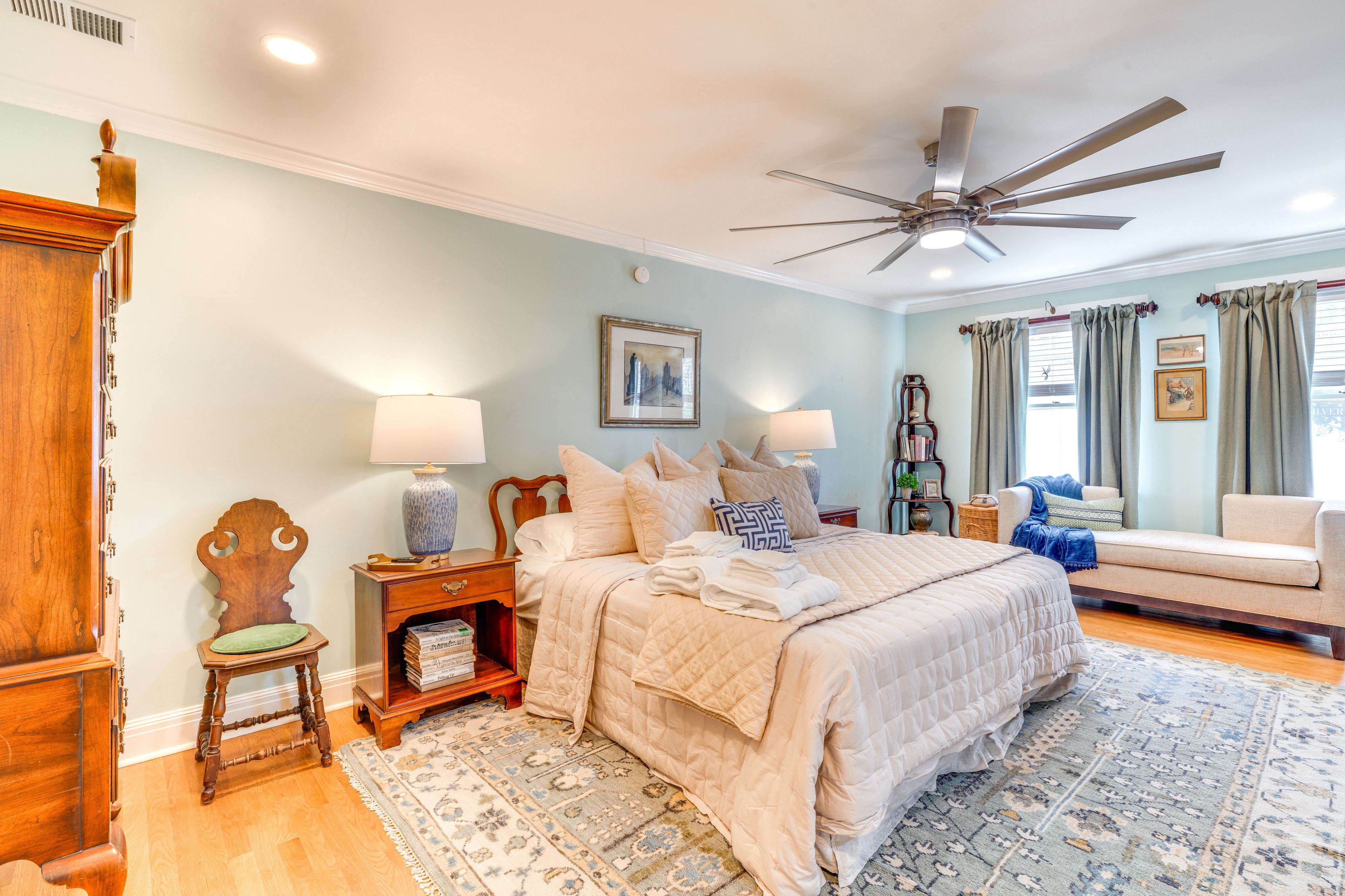 Bedroom 1 | King Bed | Smart TV | 1st Floor
