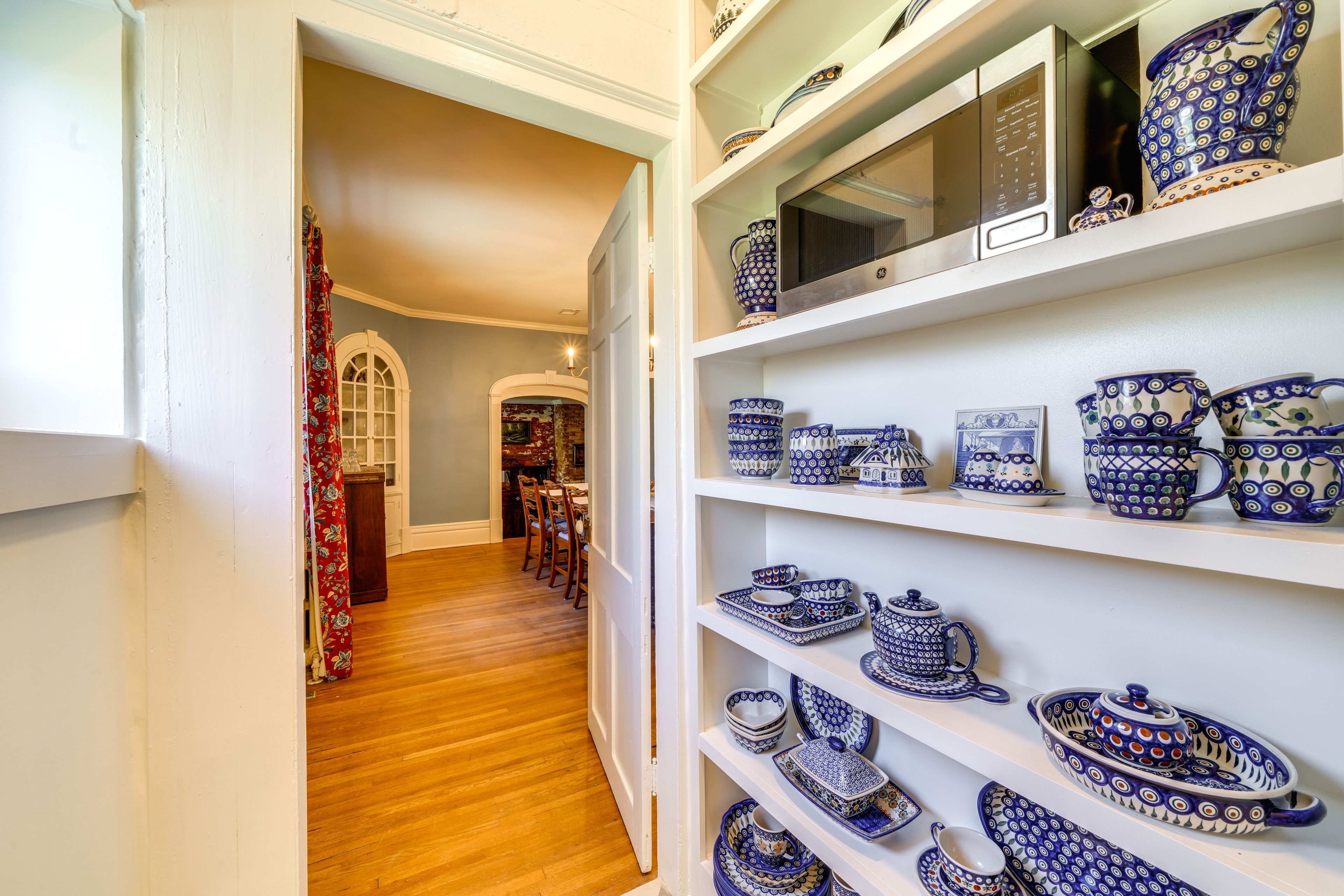 Pantry | Microwave | 1st Floor