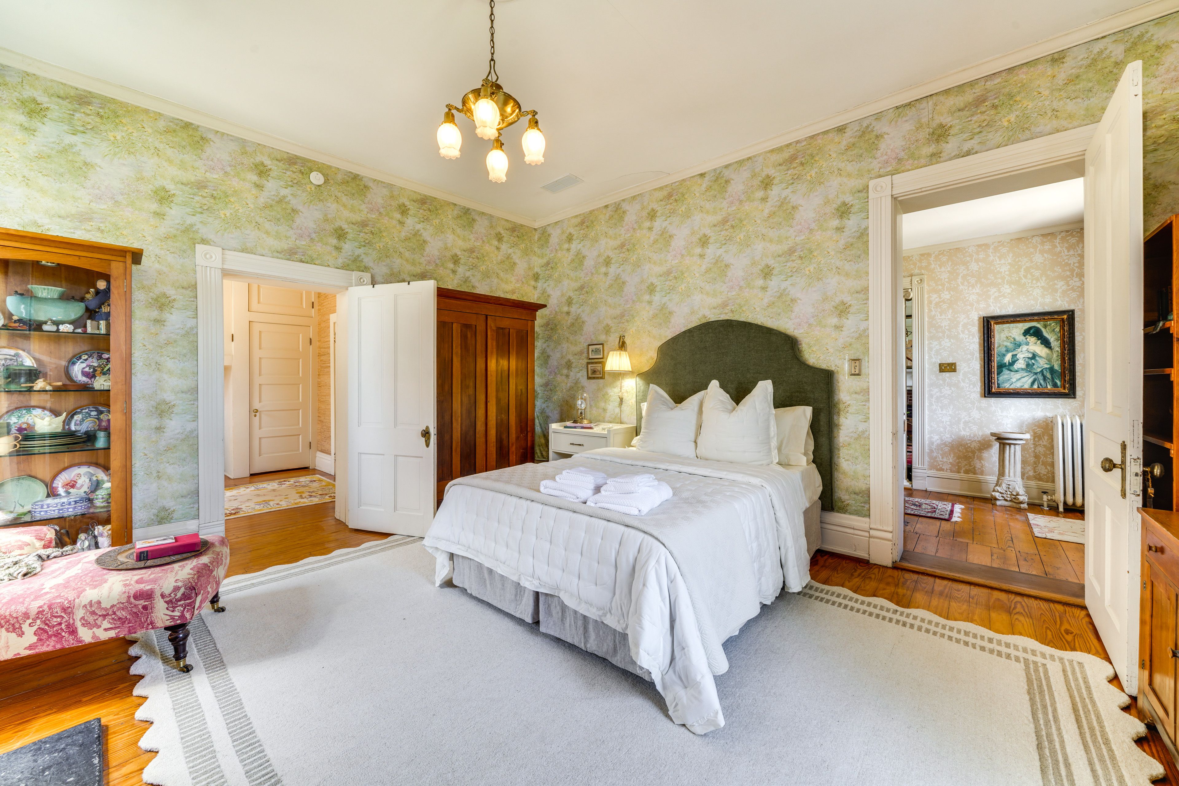 Bedroom 3 | King Bed | Books | 2nd Floor