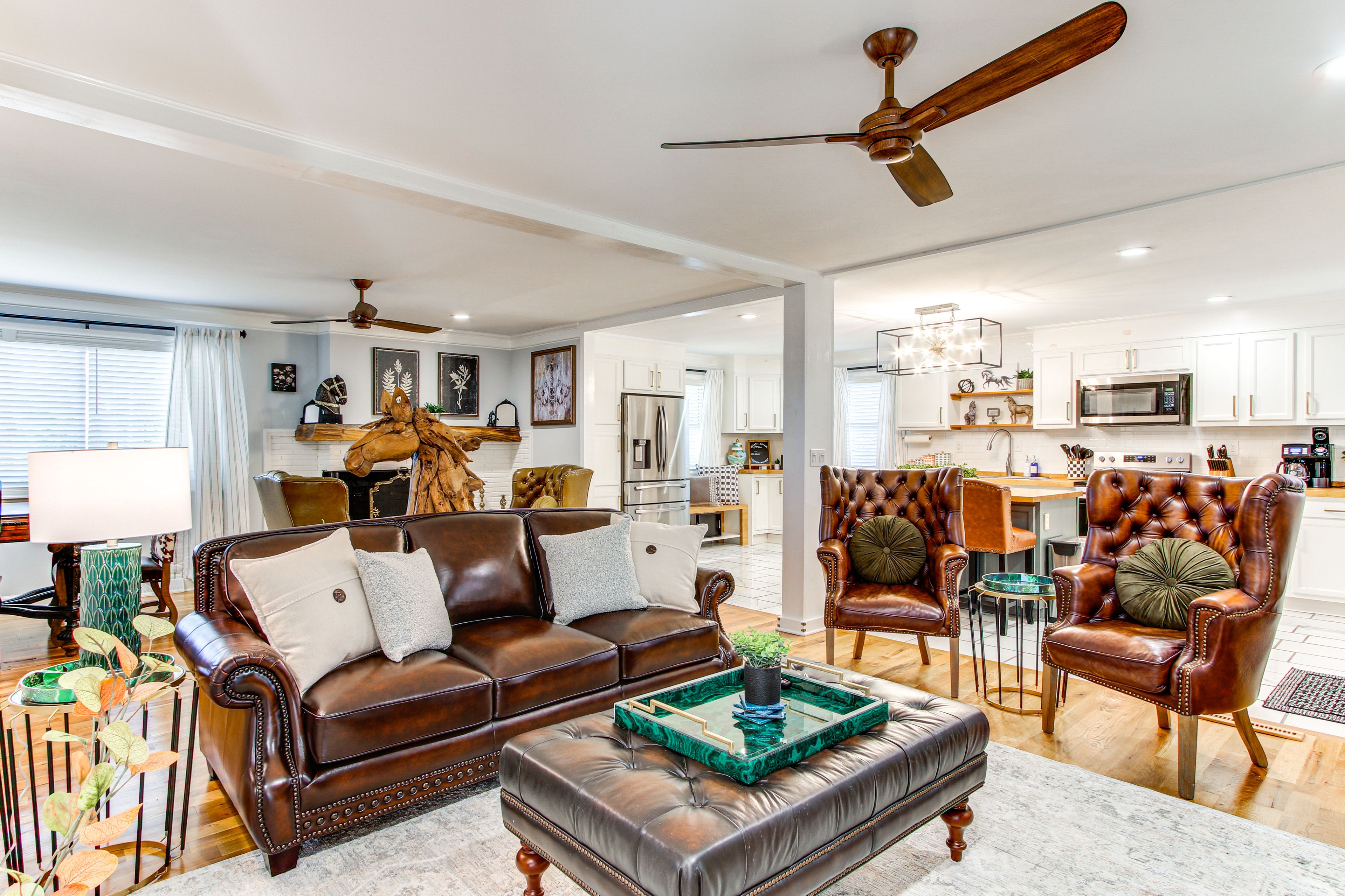 Living Room | Free WiFi | Central Heating & A/C | Smart TV | Queen Sleeper Sofa