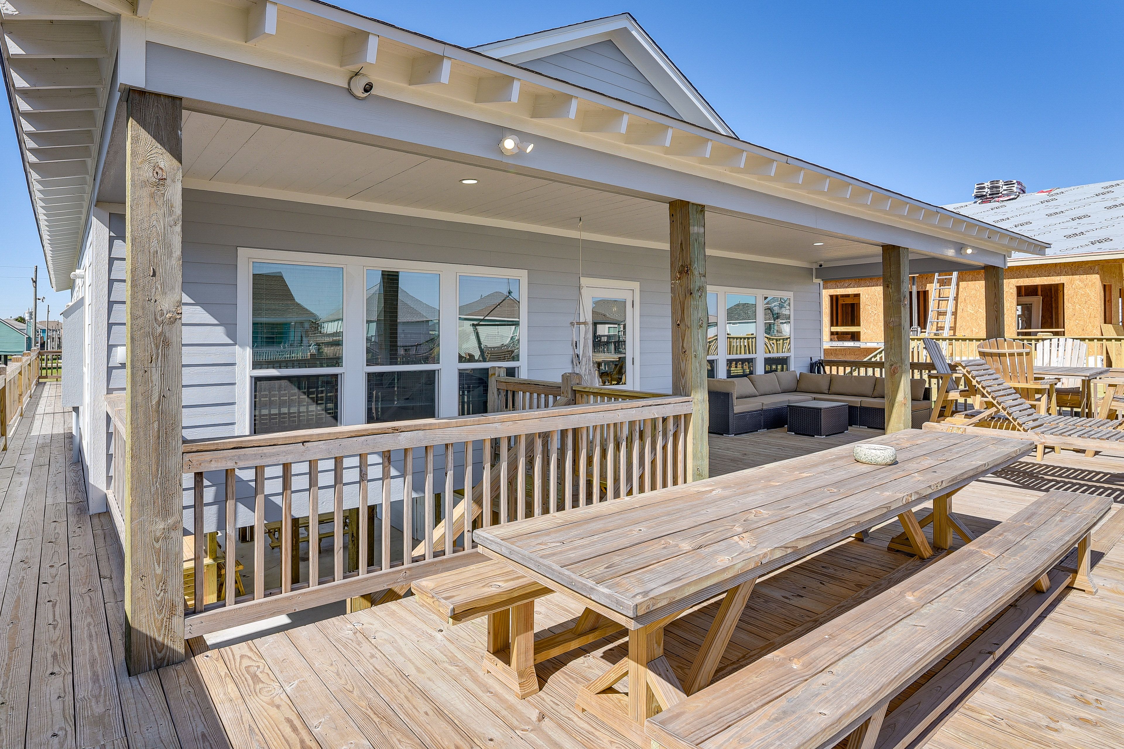 Deck | Peekaboo Beach Views