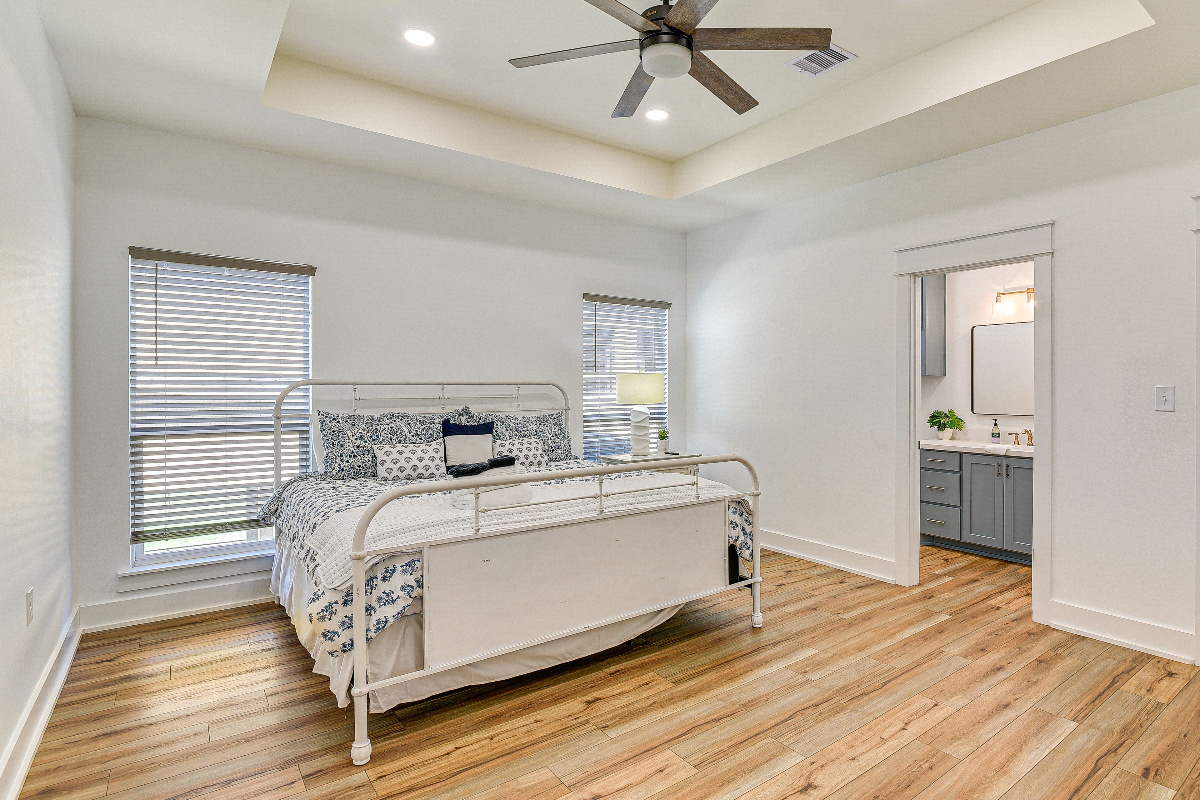 Bedroom Suite 2 | King Bed