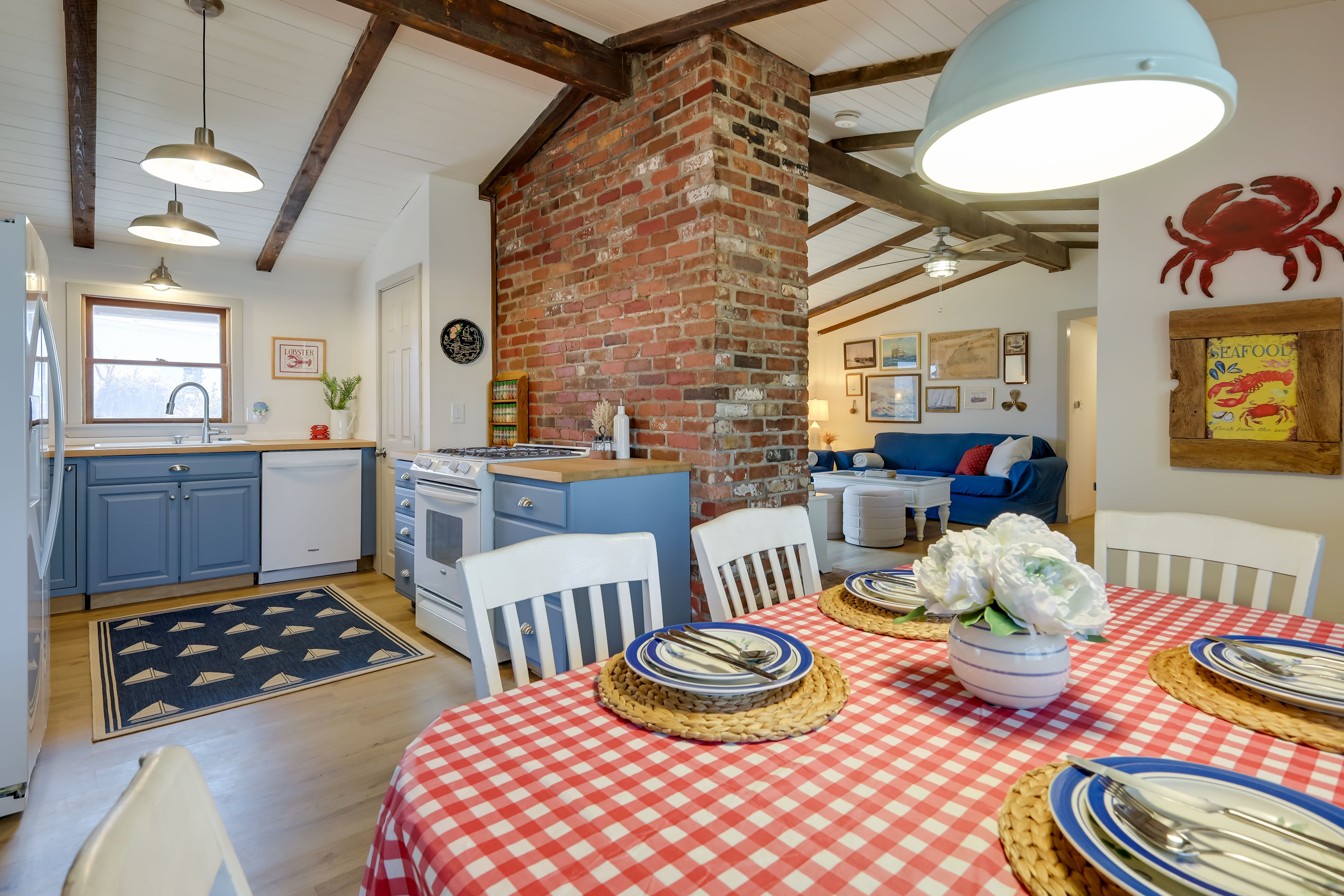 Dining Room | Dishware/Flatware Provided