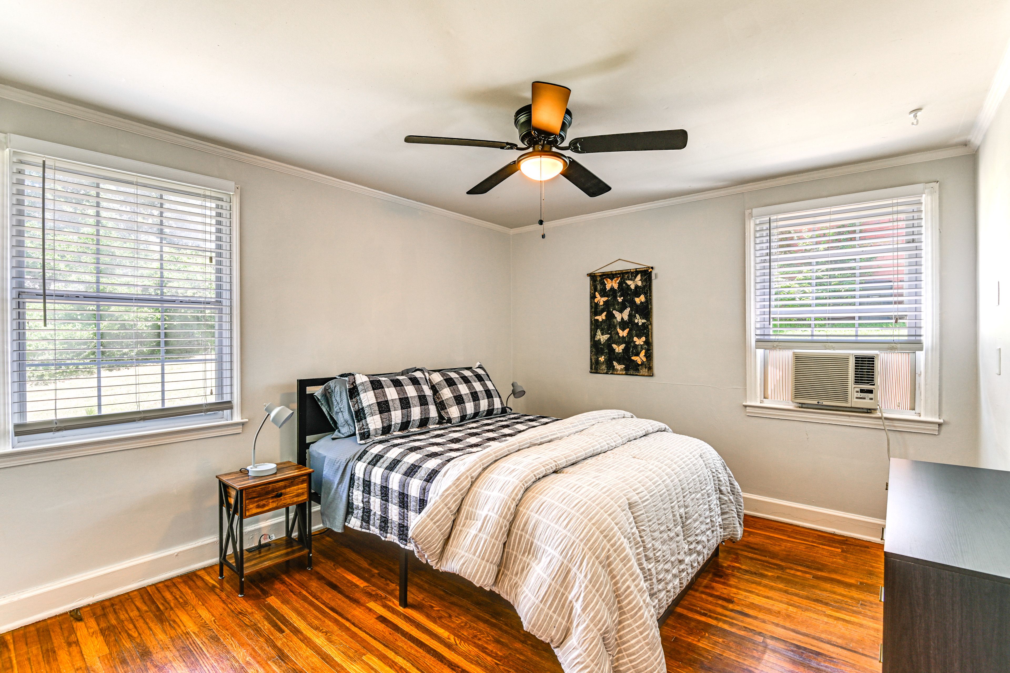 Bedroom | Queen Bed