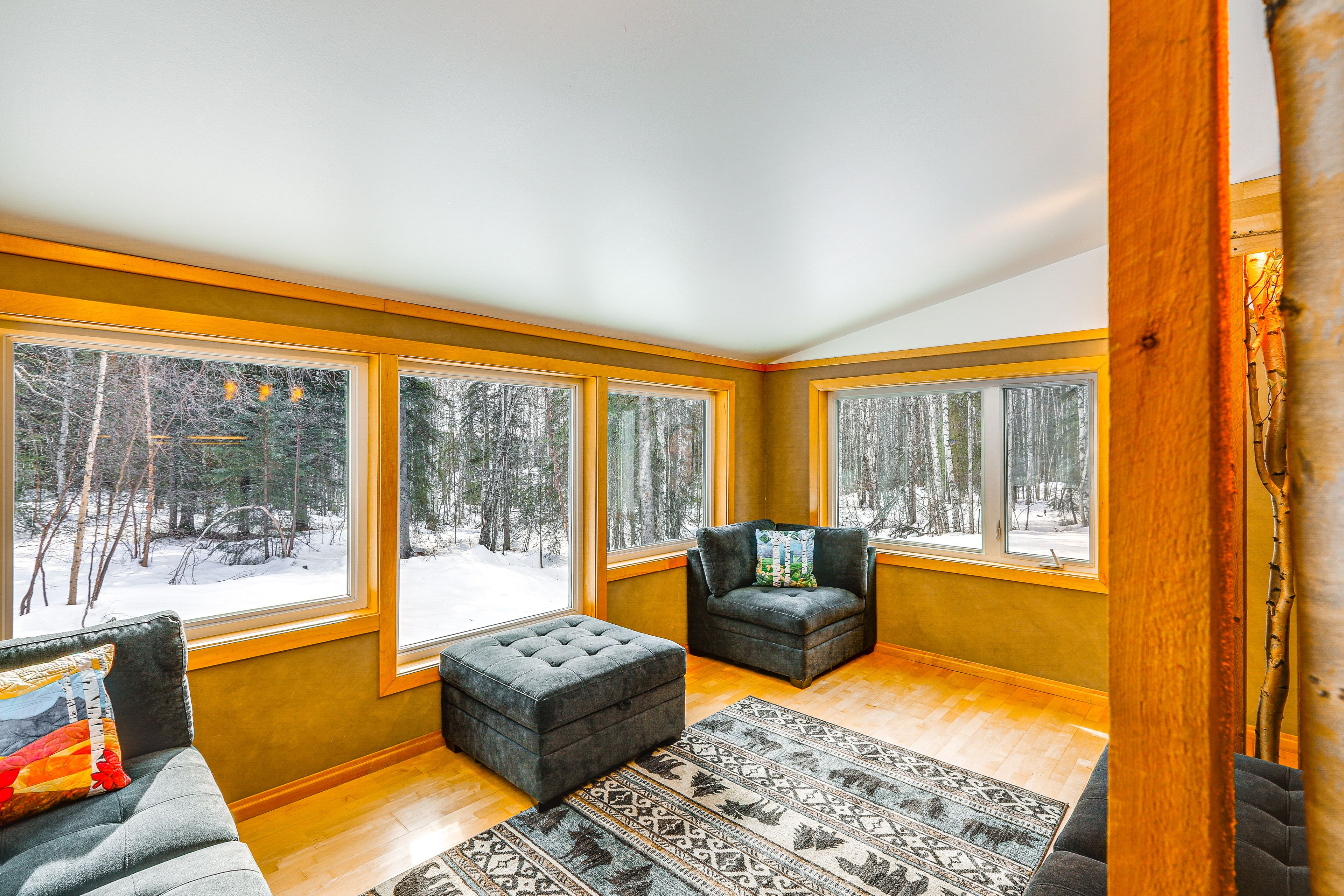 Living Room | Main Level | King Sleeper Sofa | Central Heating | Flat-Screen TV