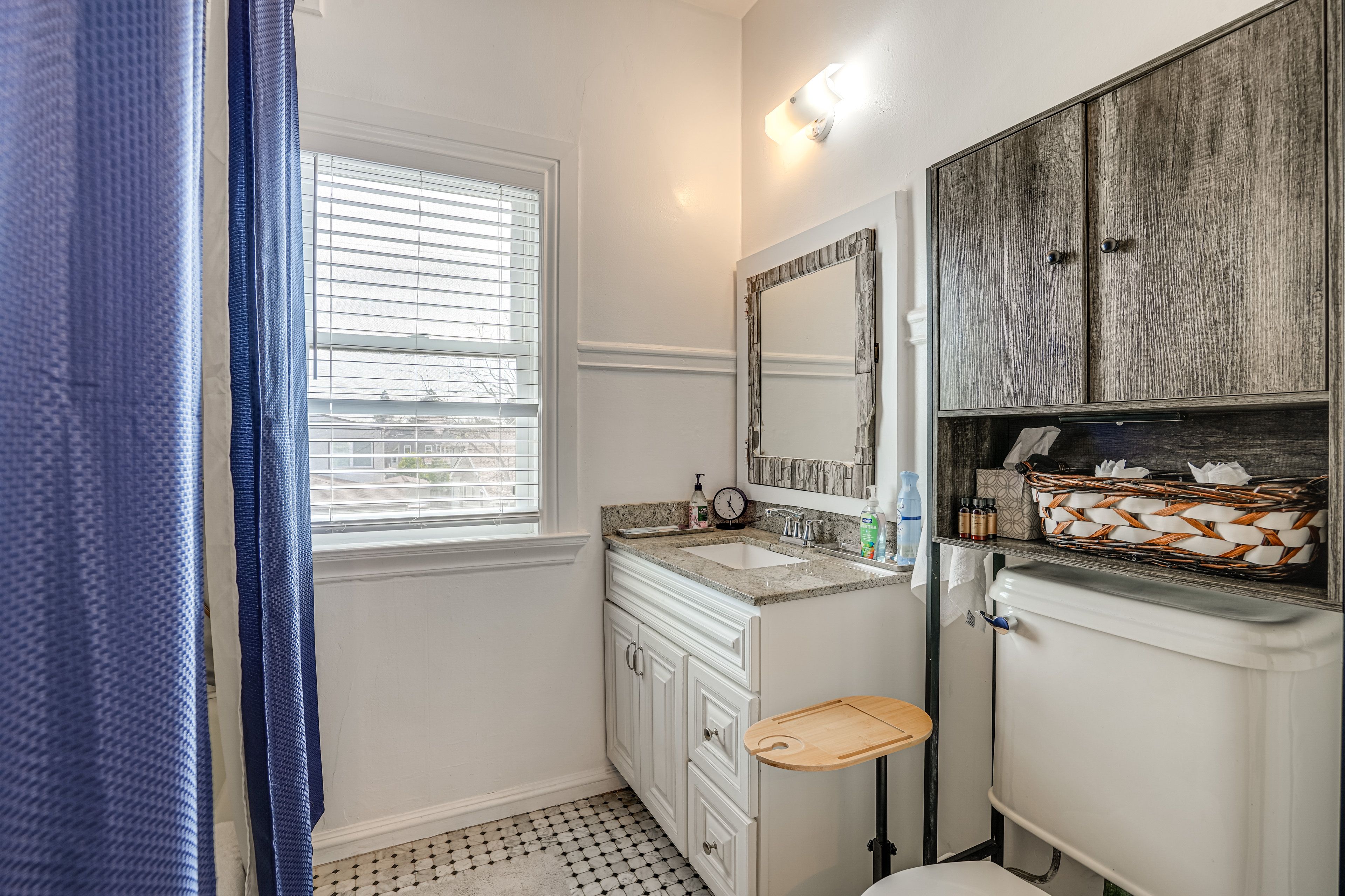 Full Bathroom | 2nd Floor | Towels Provided | Complimentary Toiletries
