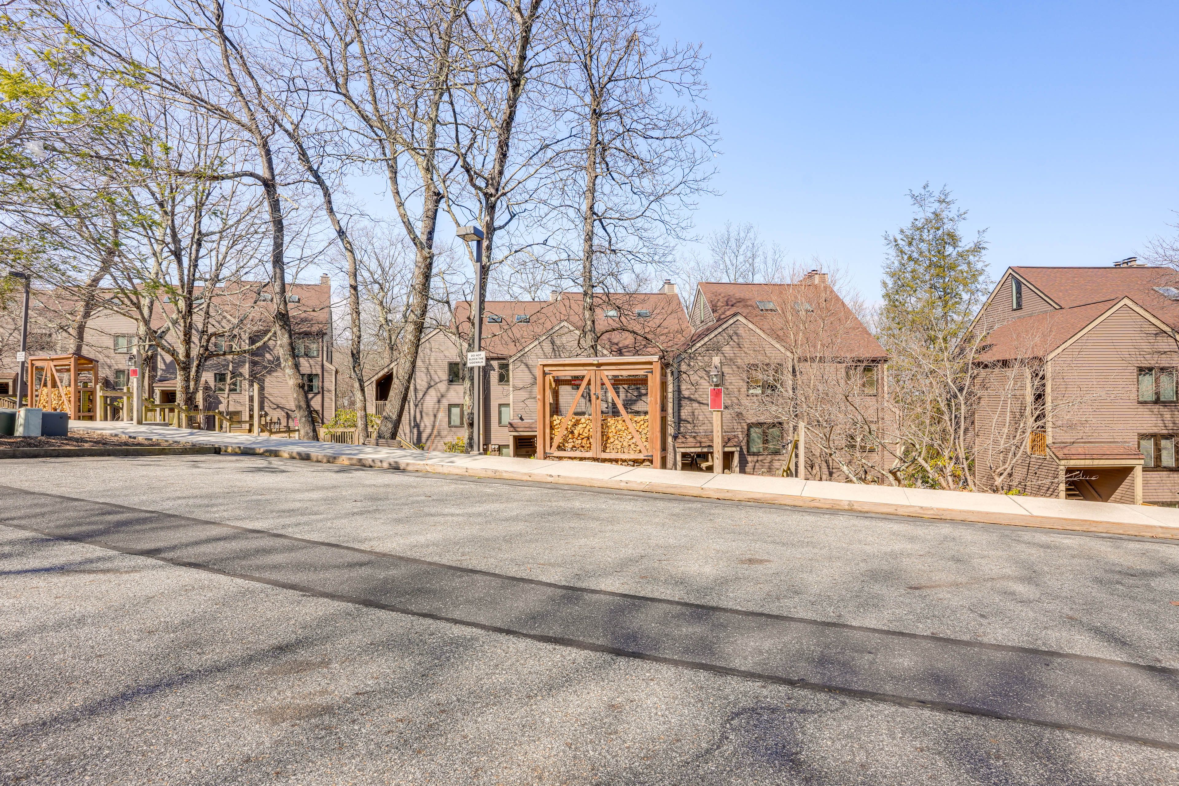 Parking | Community Lot