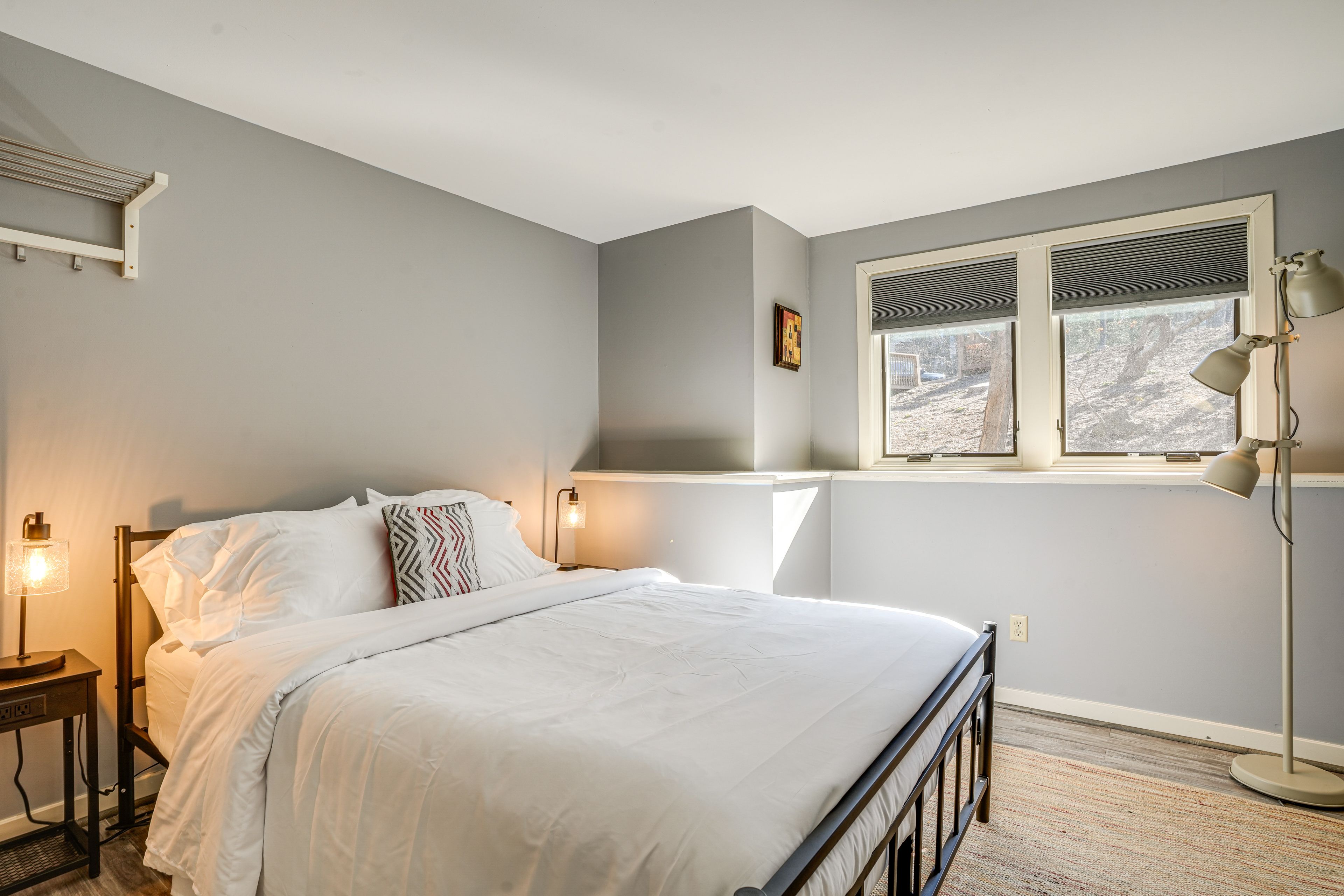 Bedroom 2 | Queen Bed
