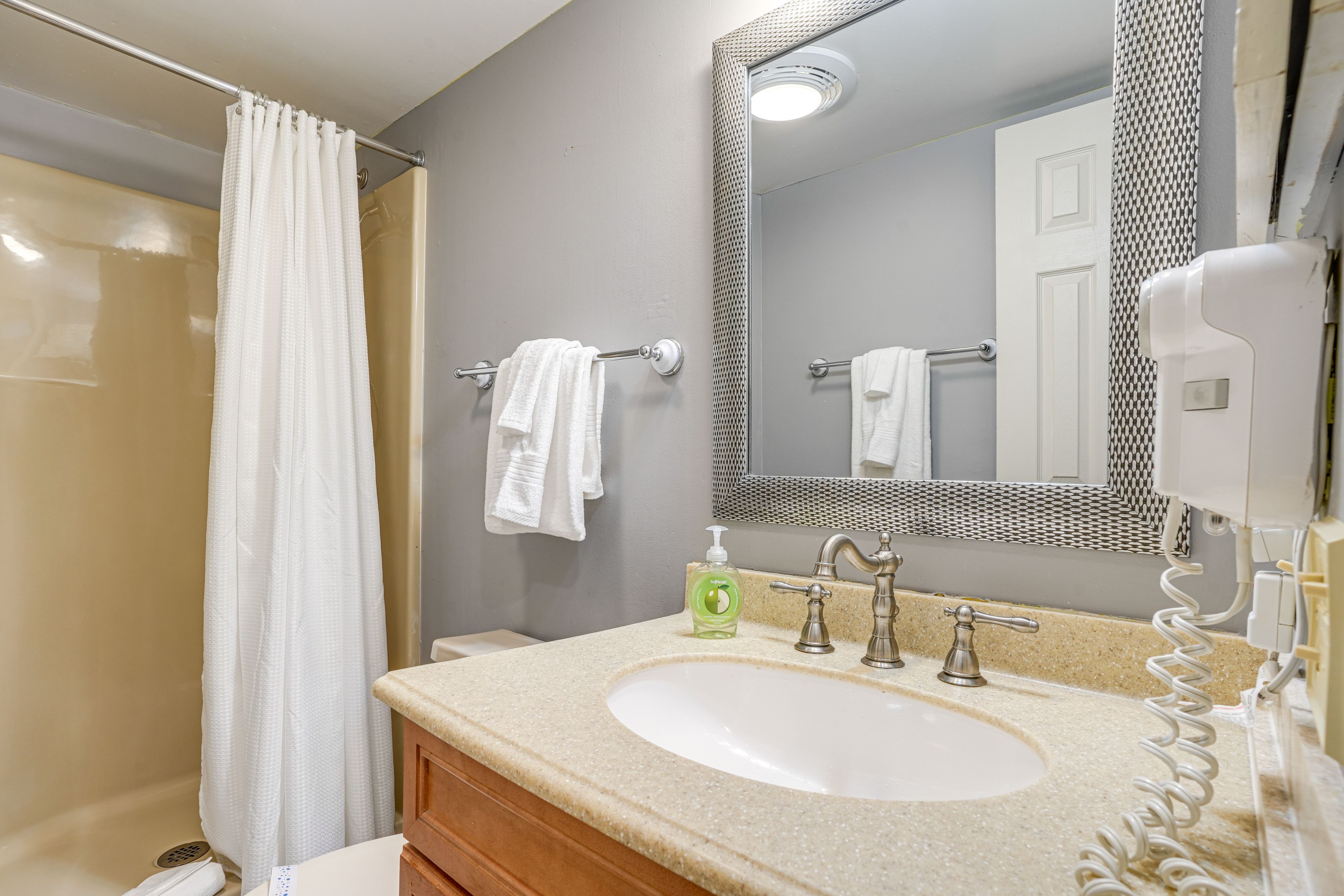 En-Suite Bathroom | Towels Provided | Hair Dryer