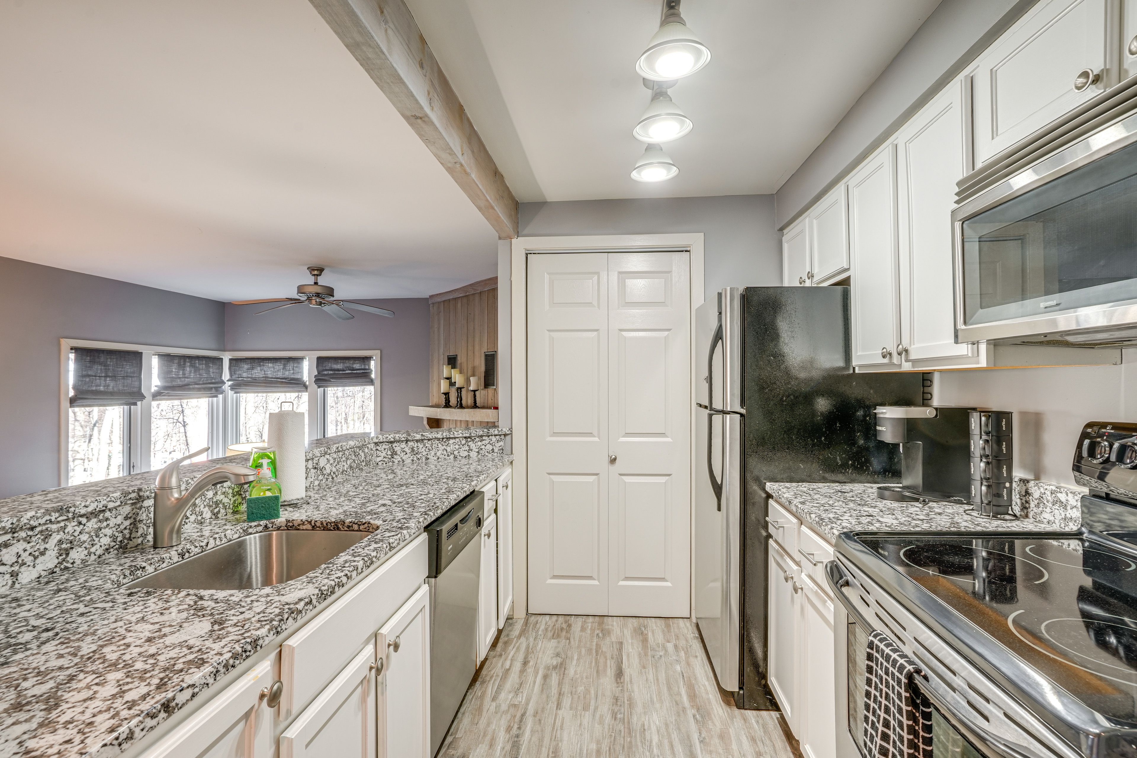 Kitchen | Keurig Coffee Maker | Toaster | Blender | Cooking Basics