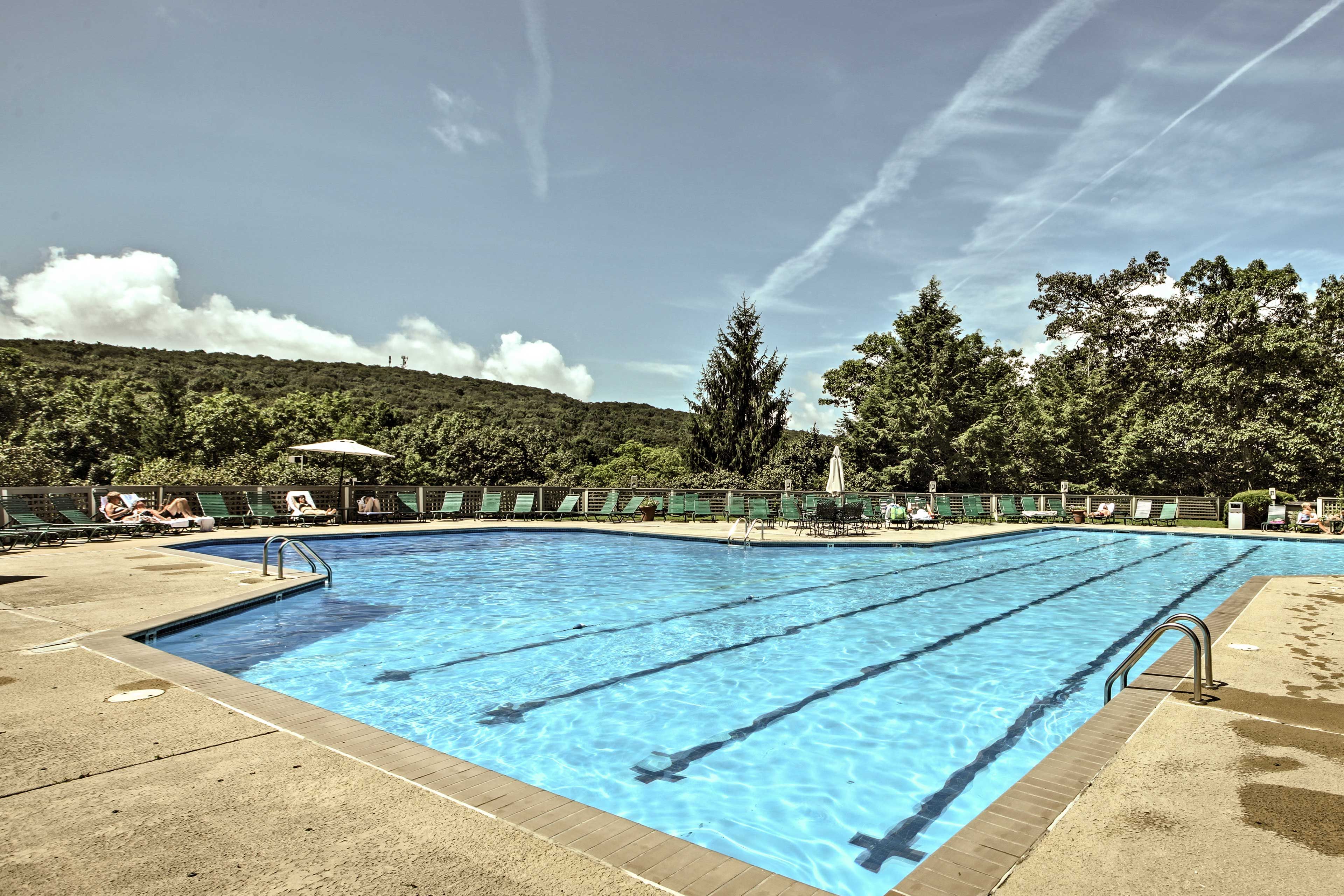 Community Amenities | Outdoor Pool
