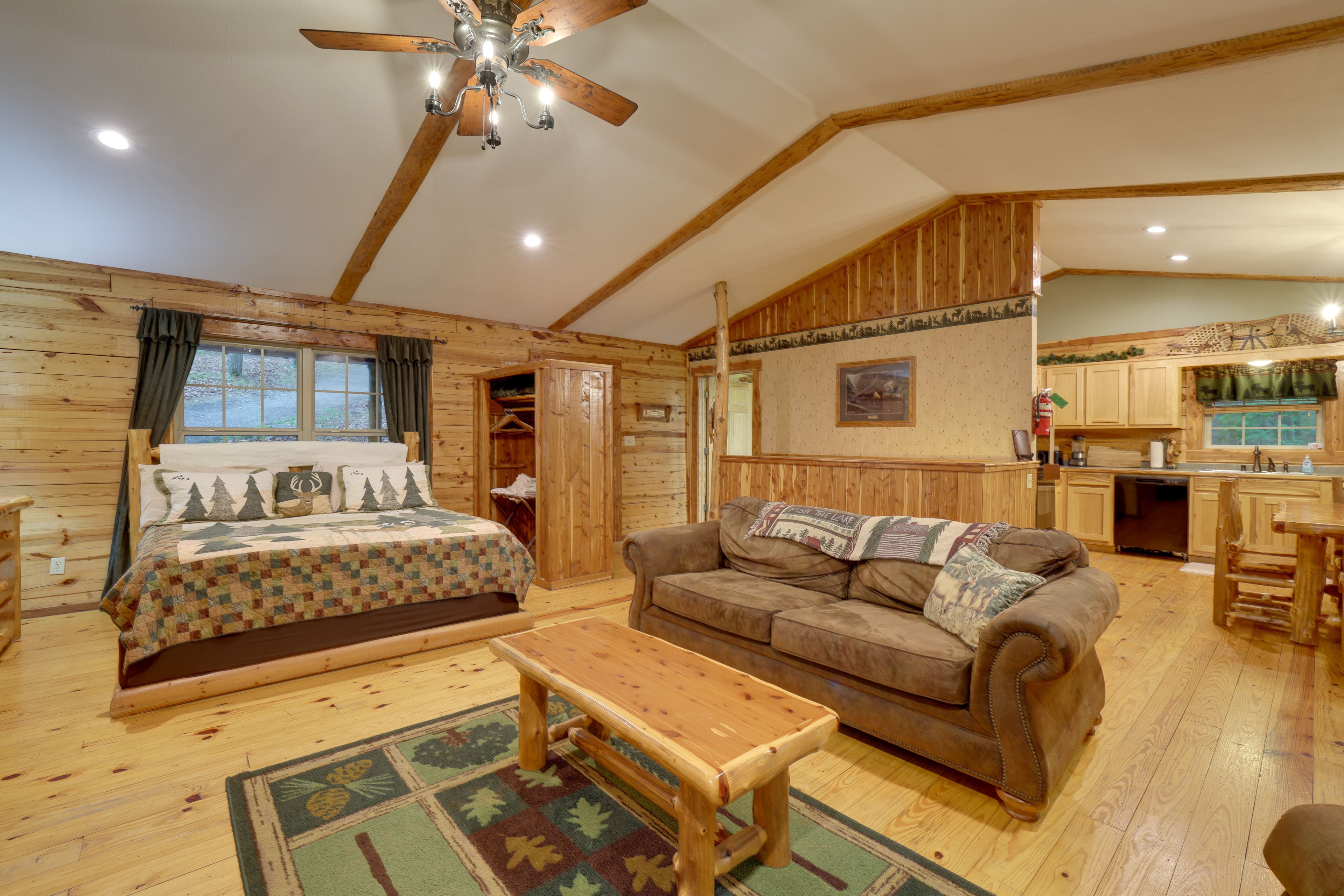 Living Room | Electric Heating | Wall A/C | Smart TV