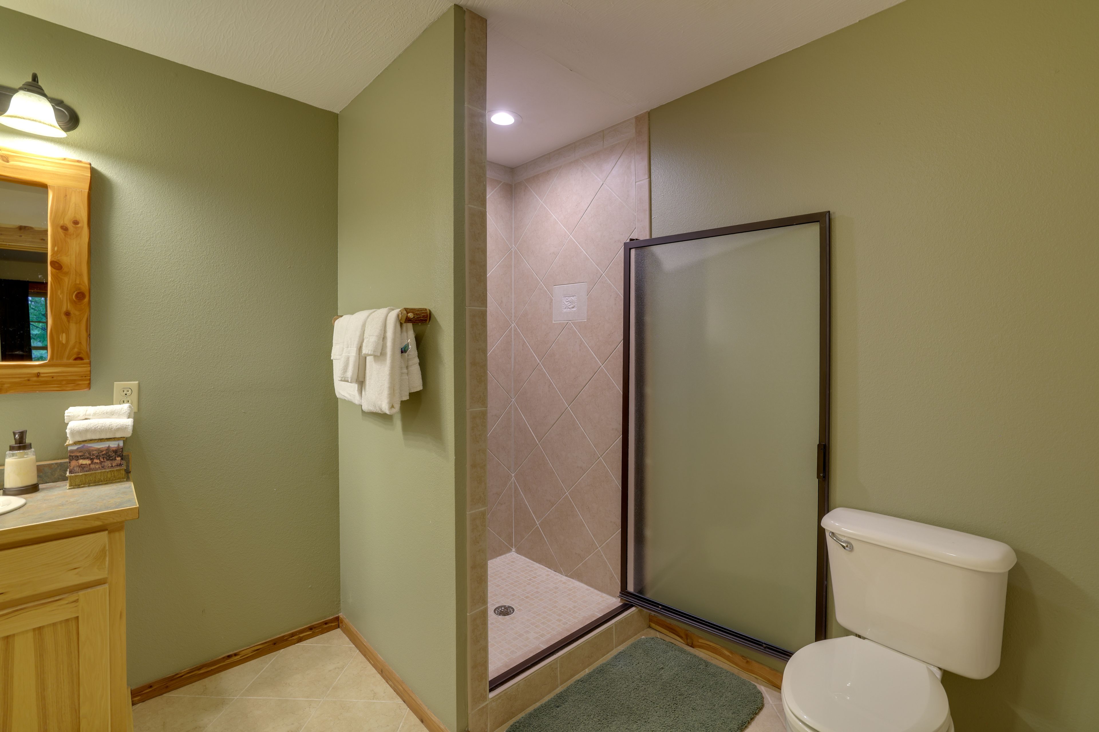 Full Bathroom | Basement | Hair Dryer