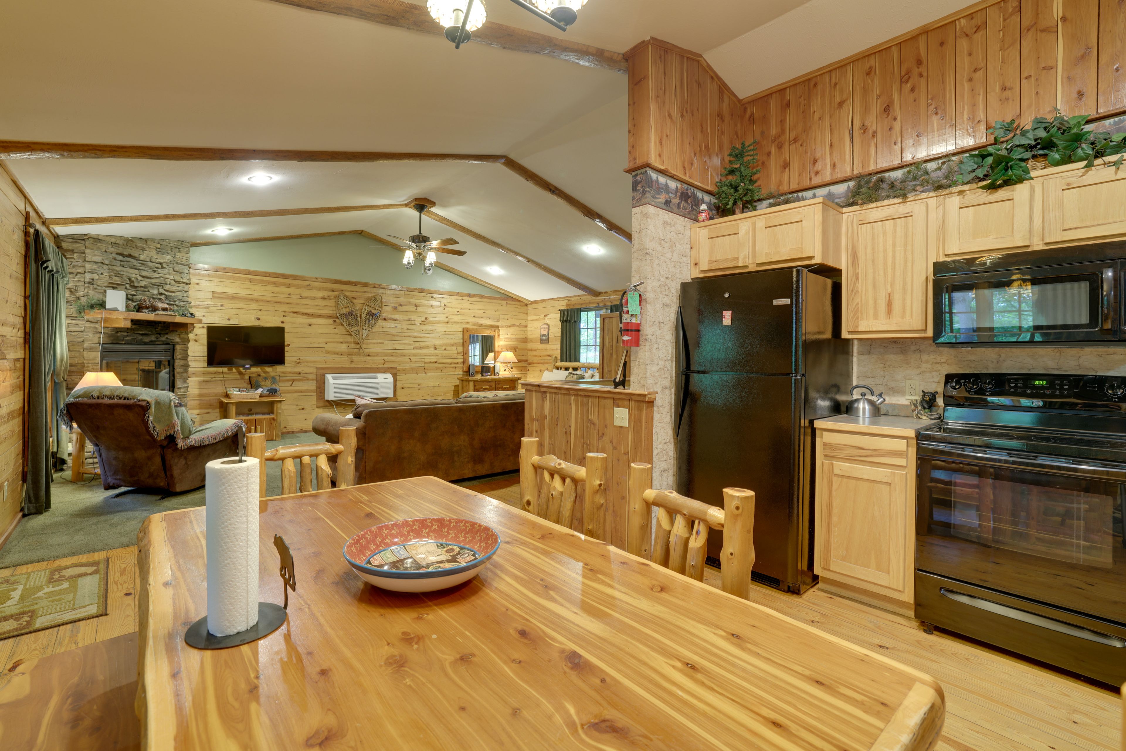 Dining Area | 1st Floor | Dishware/Flatware | Trash Bags/Paper Towels