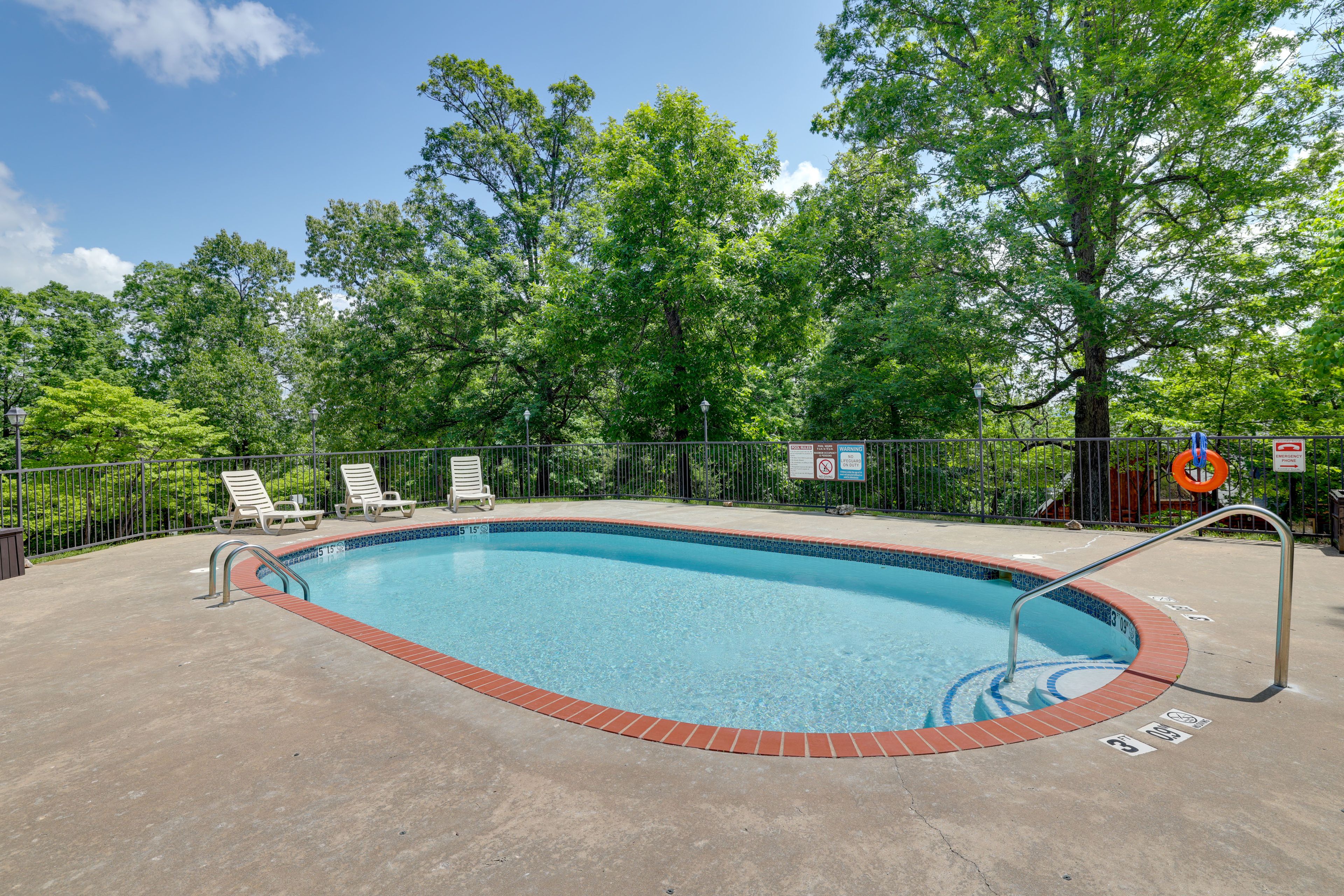 Lake Forest Luxury Log Cabins | Community Amenities