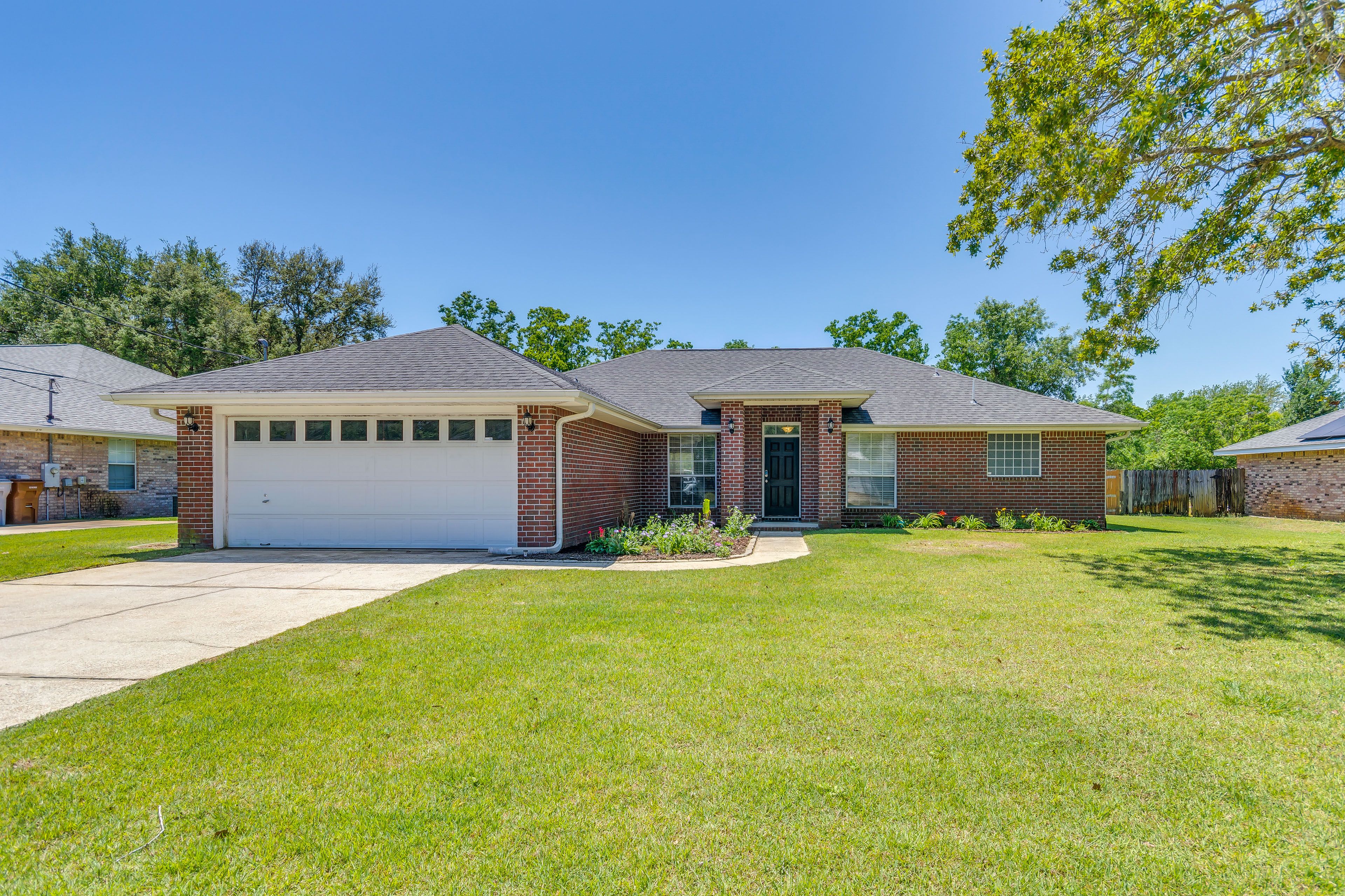 Property Exterior | Driveway (2 Vehicles) | Free Street Parking