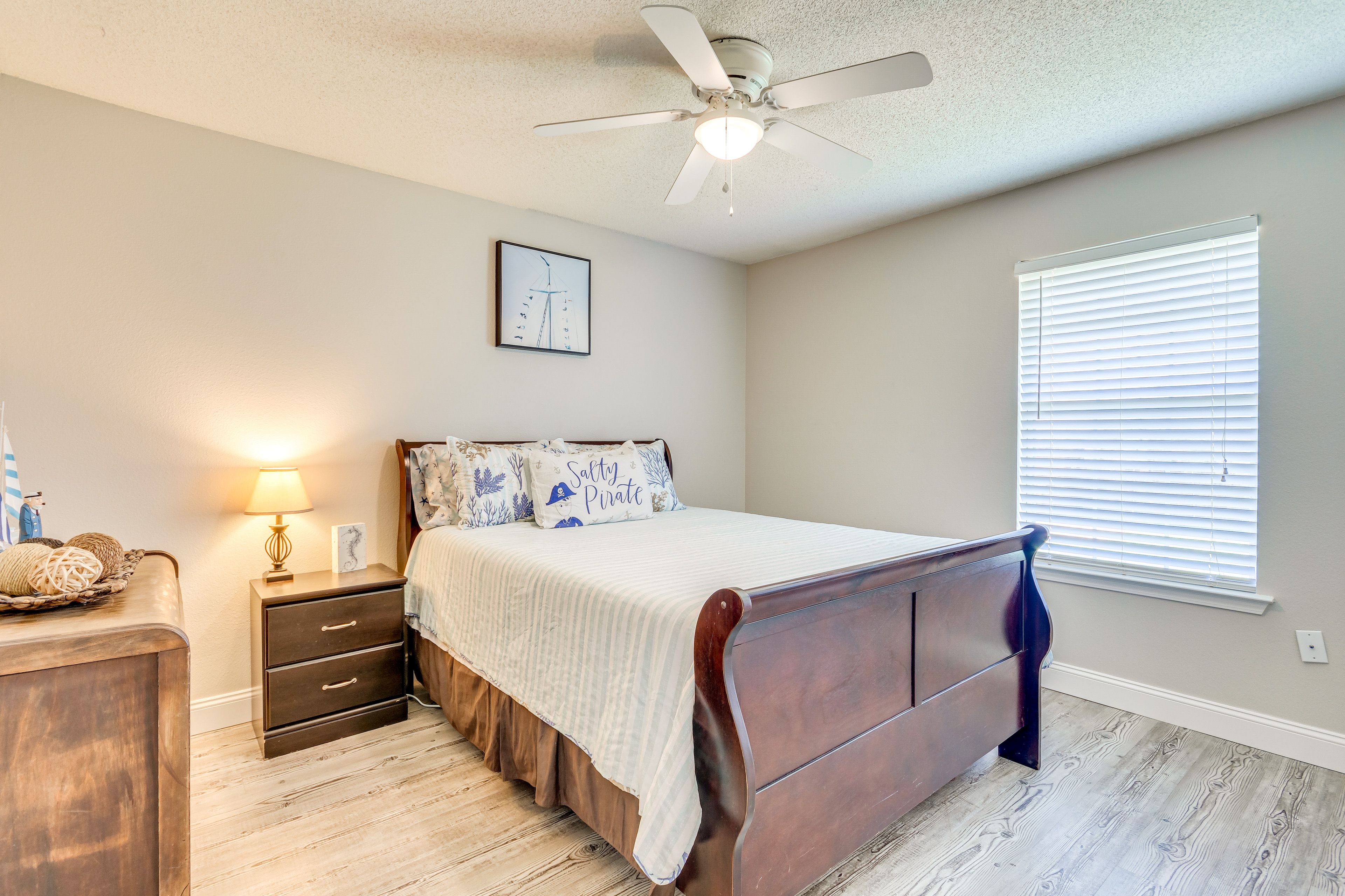 Bedroom 3 | Queen Bed
