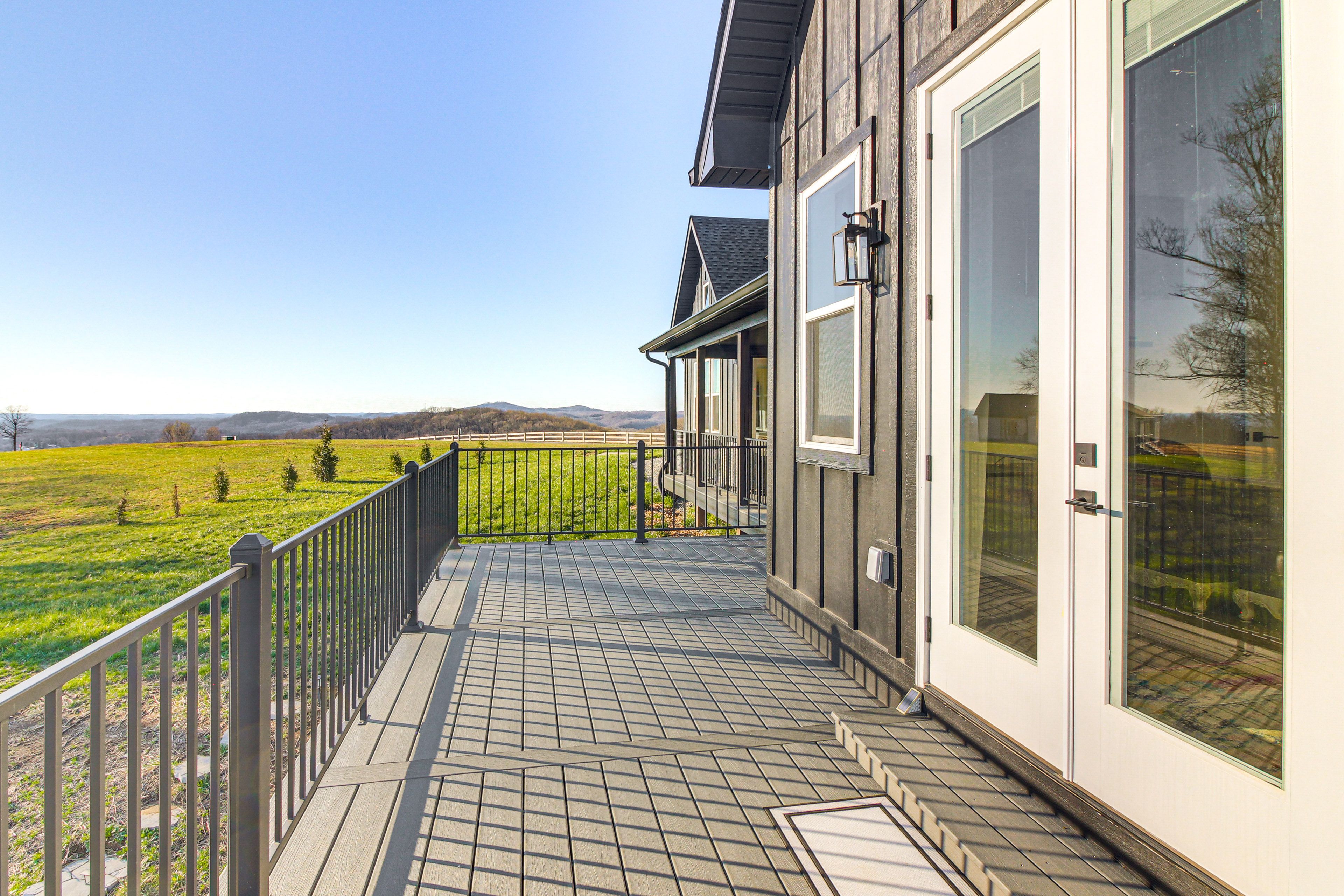 Private Deck | Hot Tub | Fire Pit