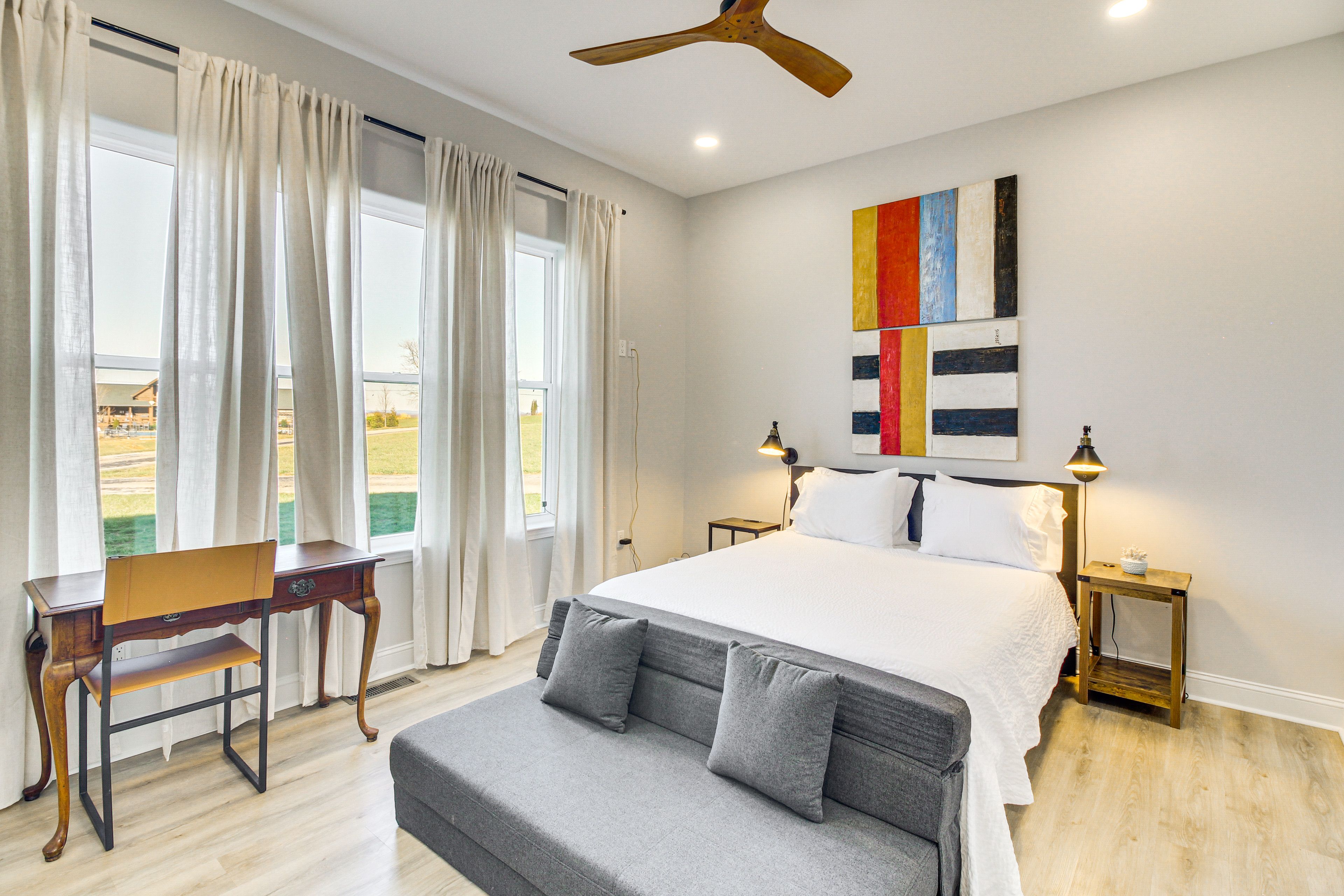 Bedroom 2 | Queen Bed | Queen Futon | Desk