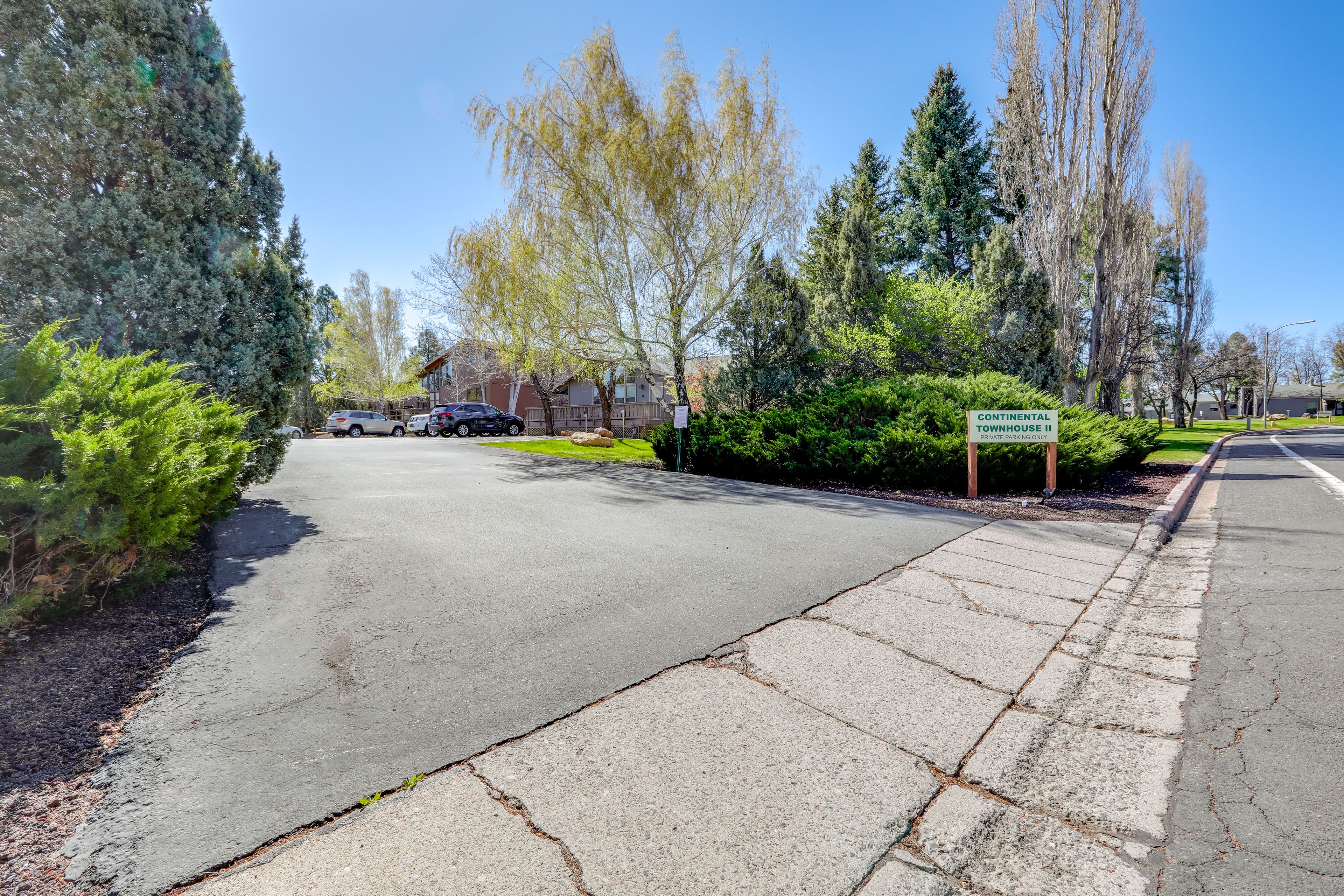 Continental Country Club Townhomes II | Community Amenities