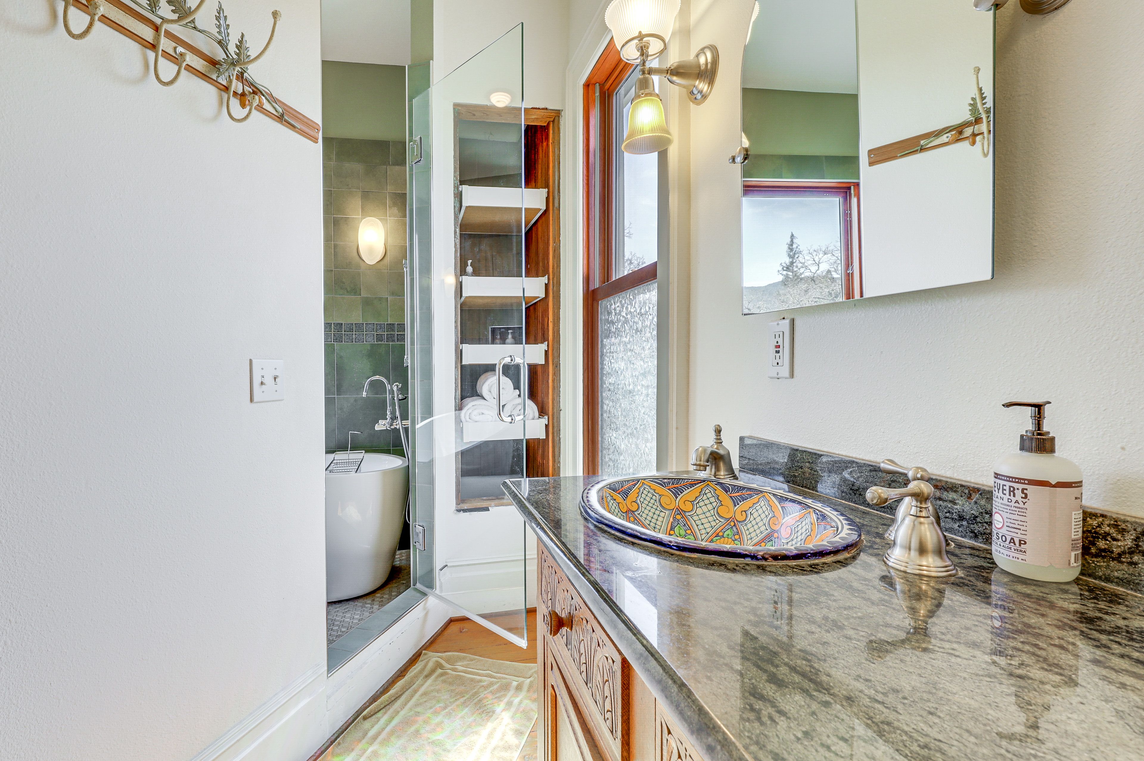 En-Suite Bathroom | 2nd Floor | Towels Provided