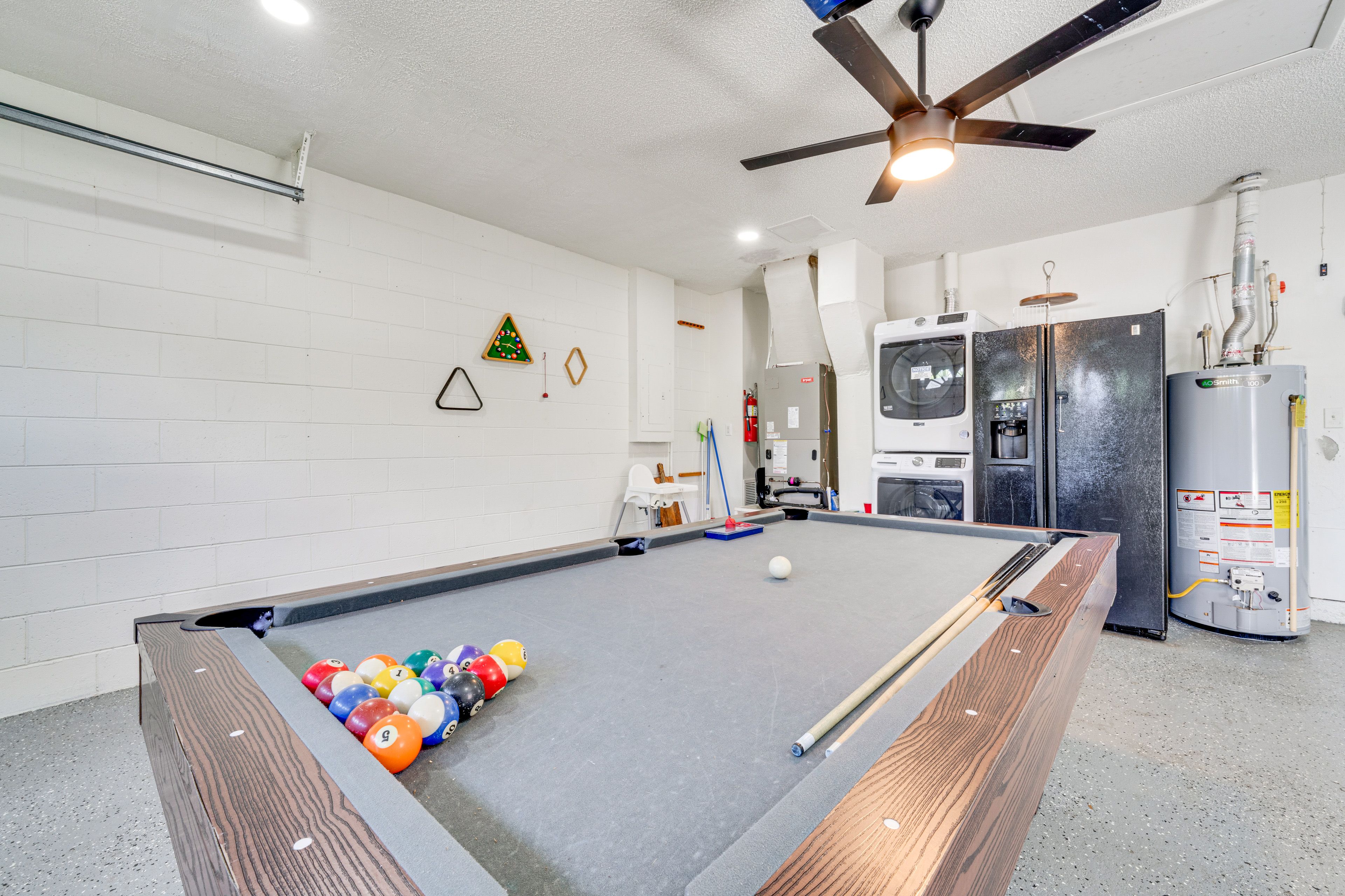 Garage | Pool Table | Washer & Dryer
