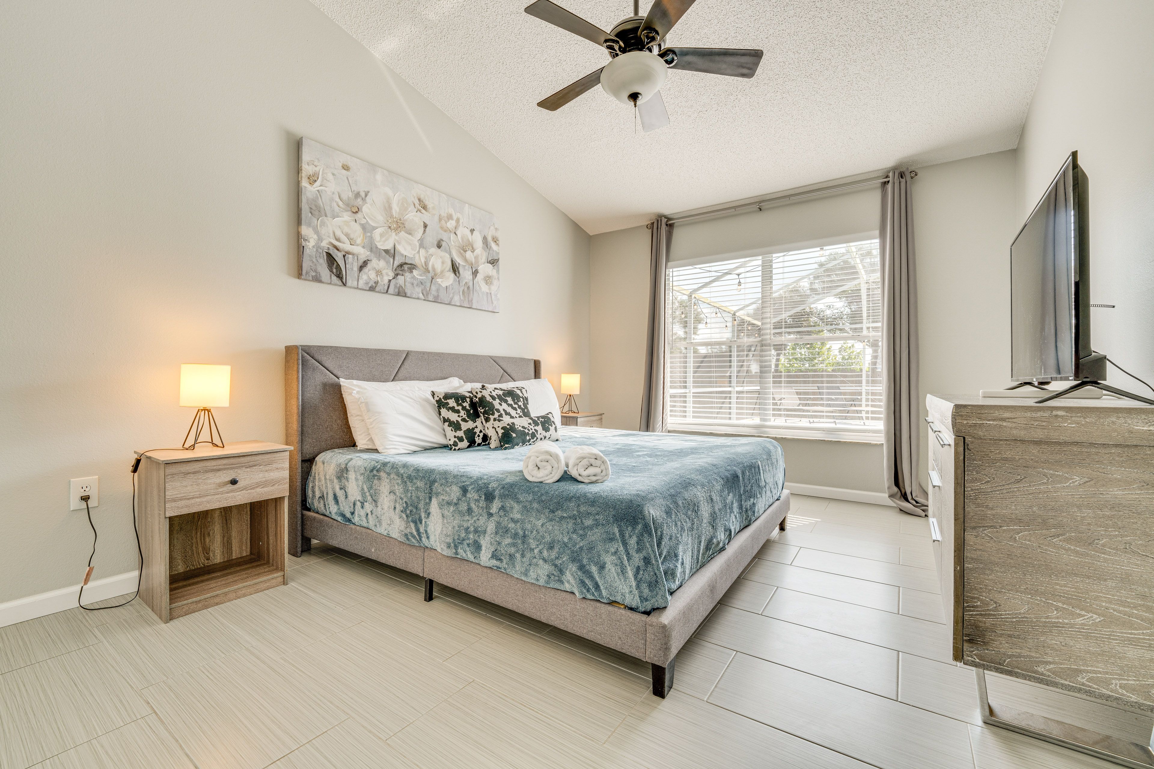 Bedroom 1 | King Bed | Smart TV