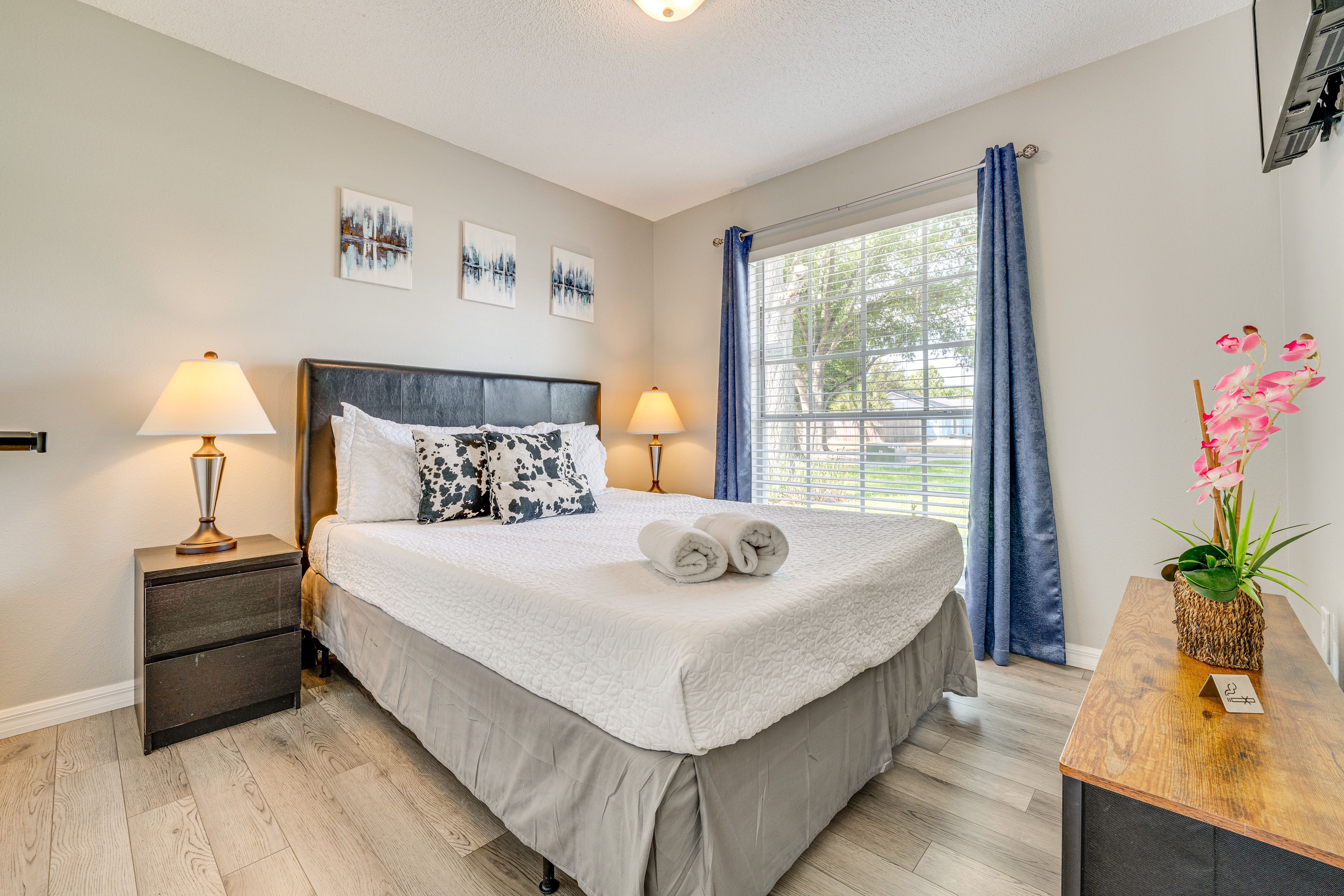 Bedroom 2 | Queen Bed