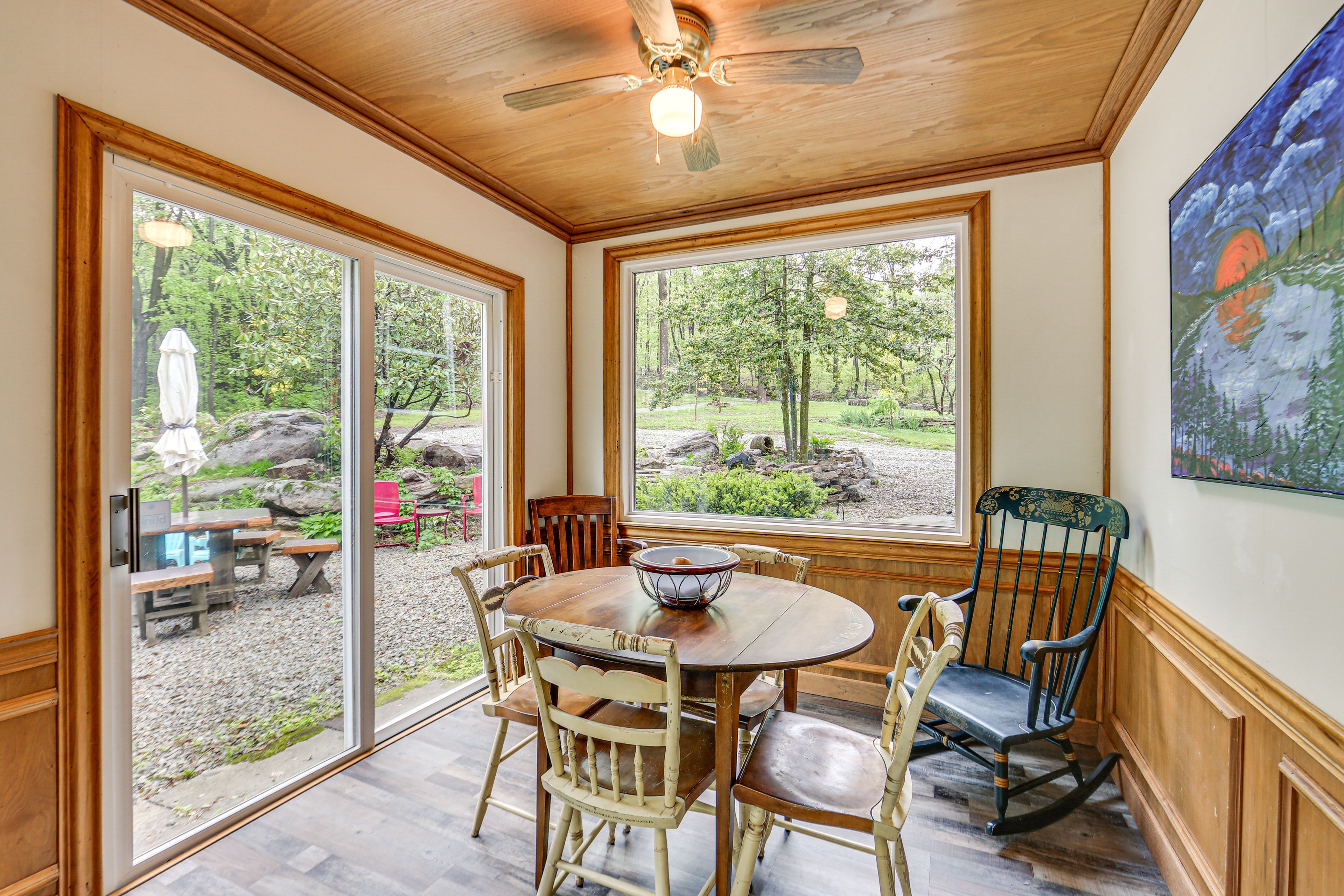 Breakfast Nook | Lower Level