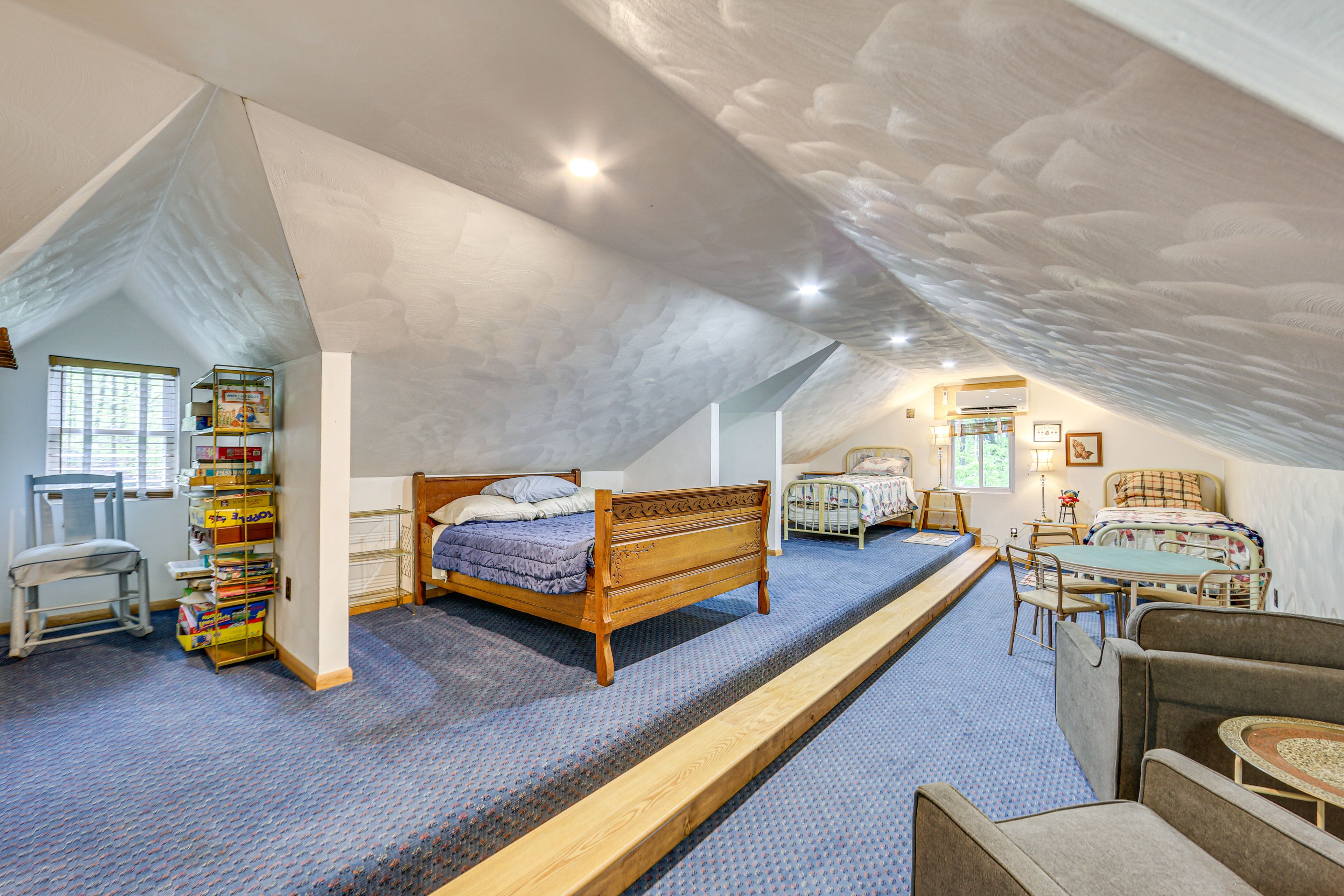 Bedroom 4 | Upper Level | Queen Bed | 2 Twin Beds | 2 Steps Up | Linens Provided