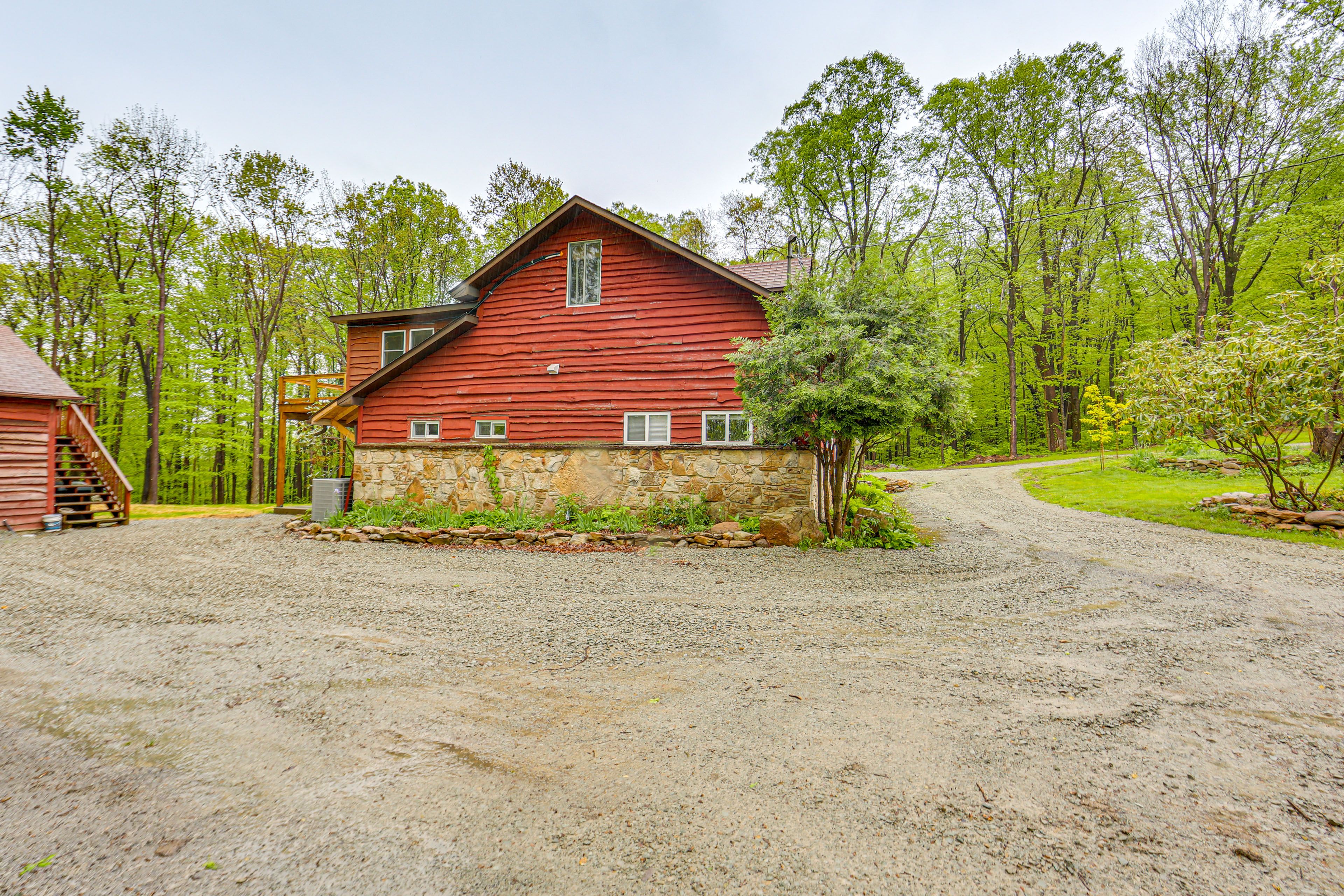 Parking | Horseshoe Driveway (6 Vehicles) | RV Parking Allowed On-Site