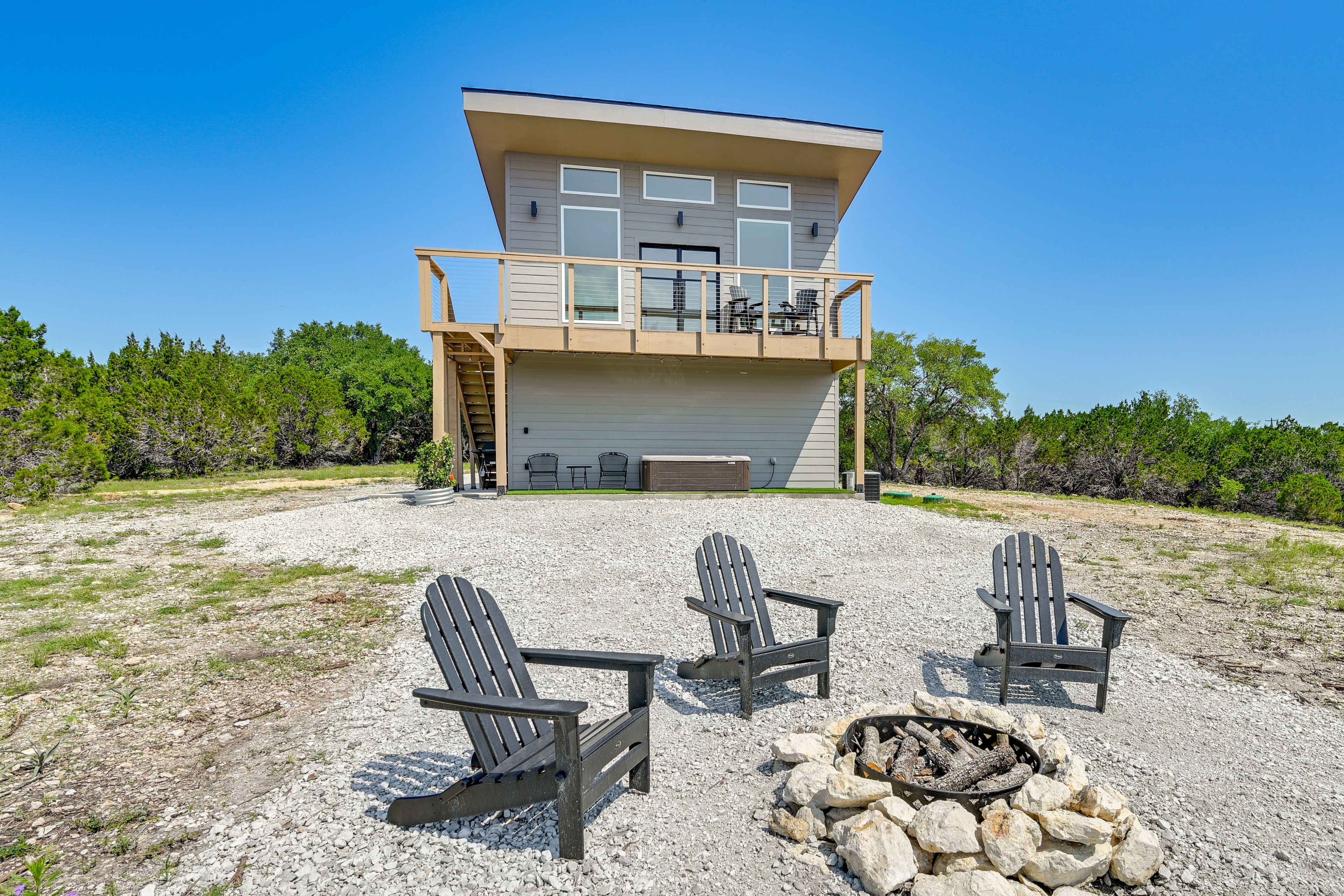 Valley Mills Vacation Rental | 1BR | 1BA | 650 Sq Ft | Stairs Required