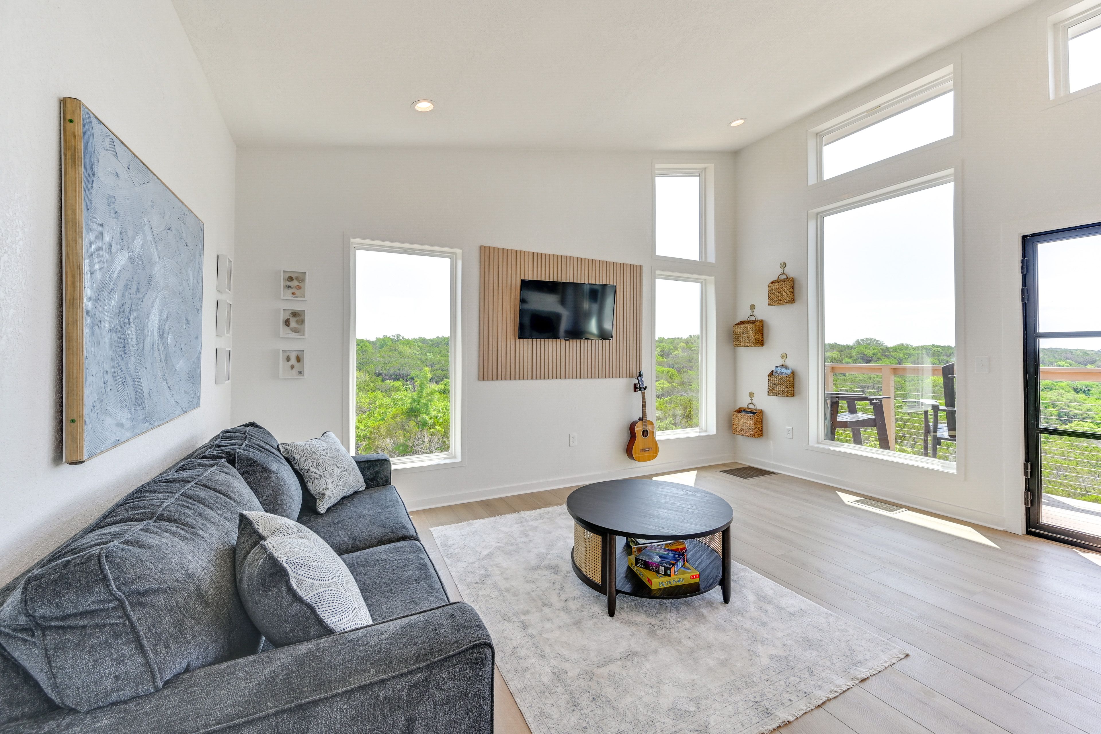 Living Room | Smart TV | Free WiFi | Single-Story Unit