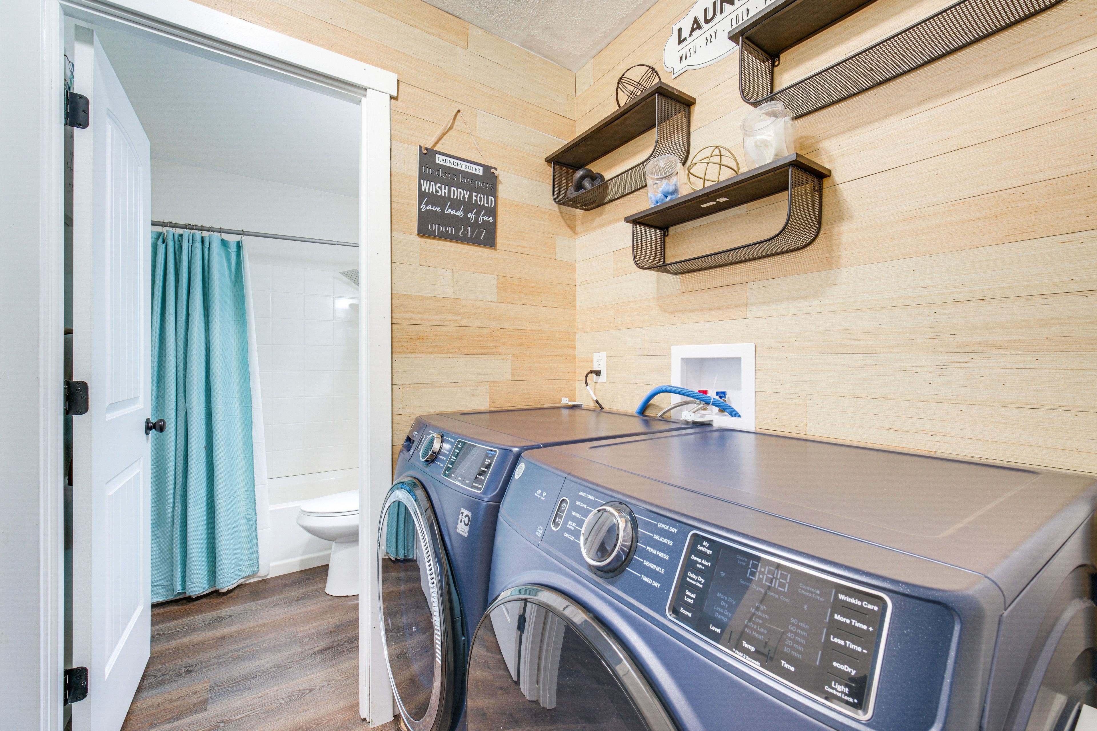 Laundry Room | Washer & Dryer