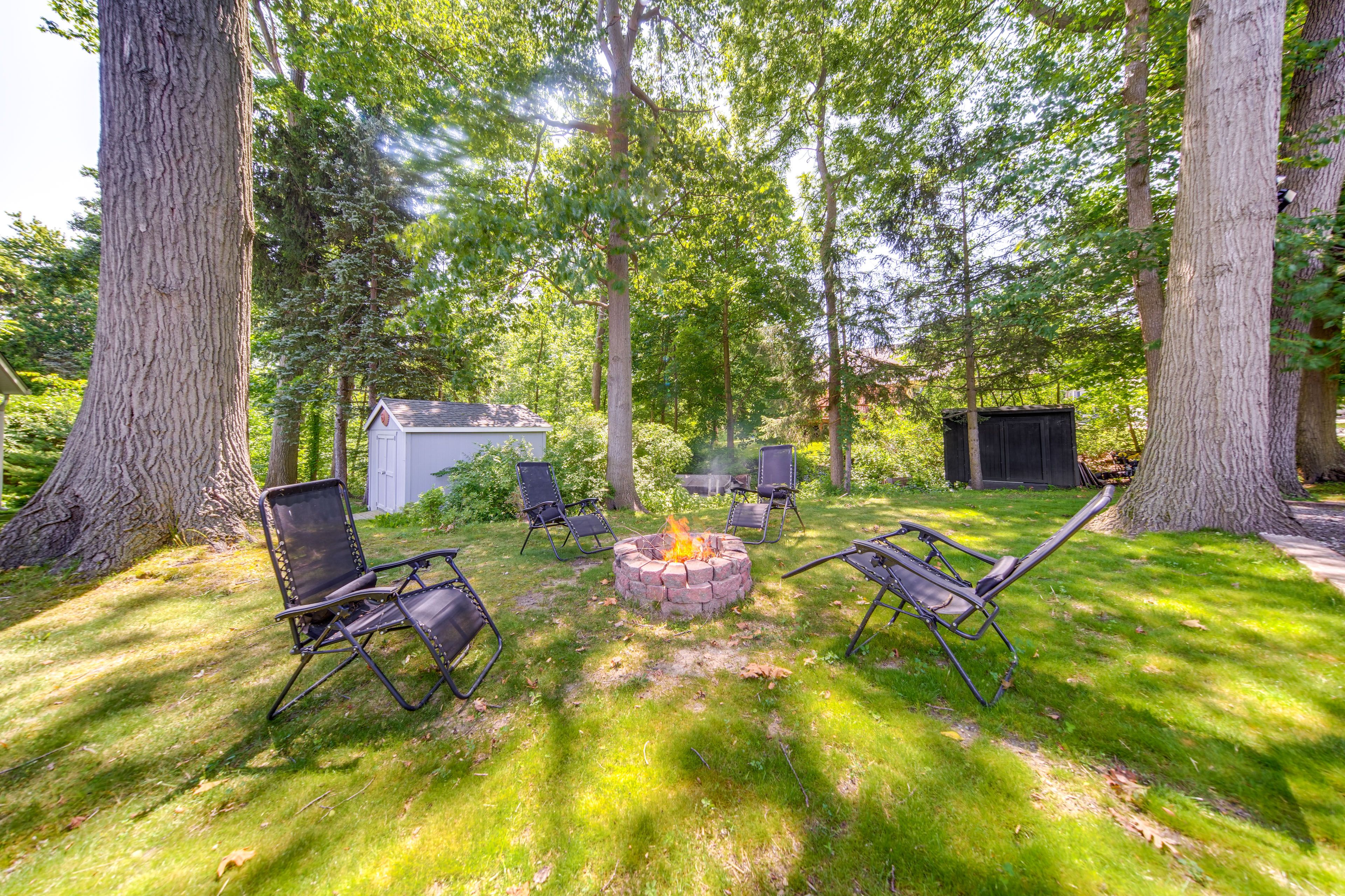 Private Yard | Fire Pit