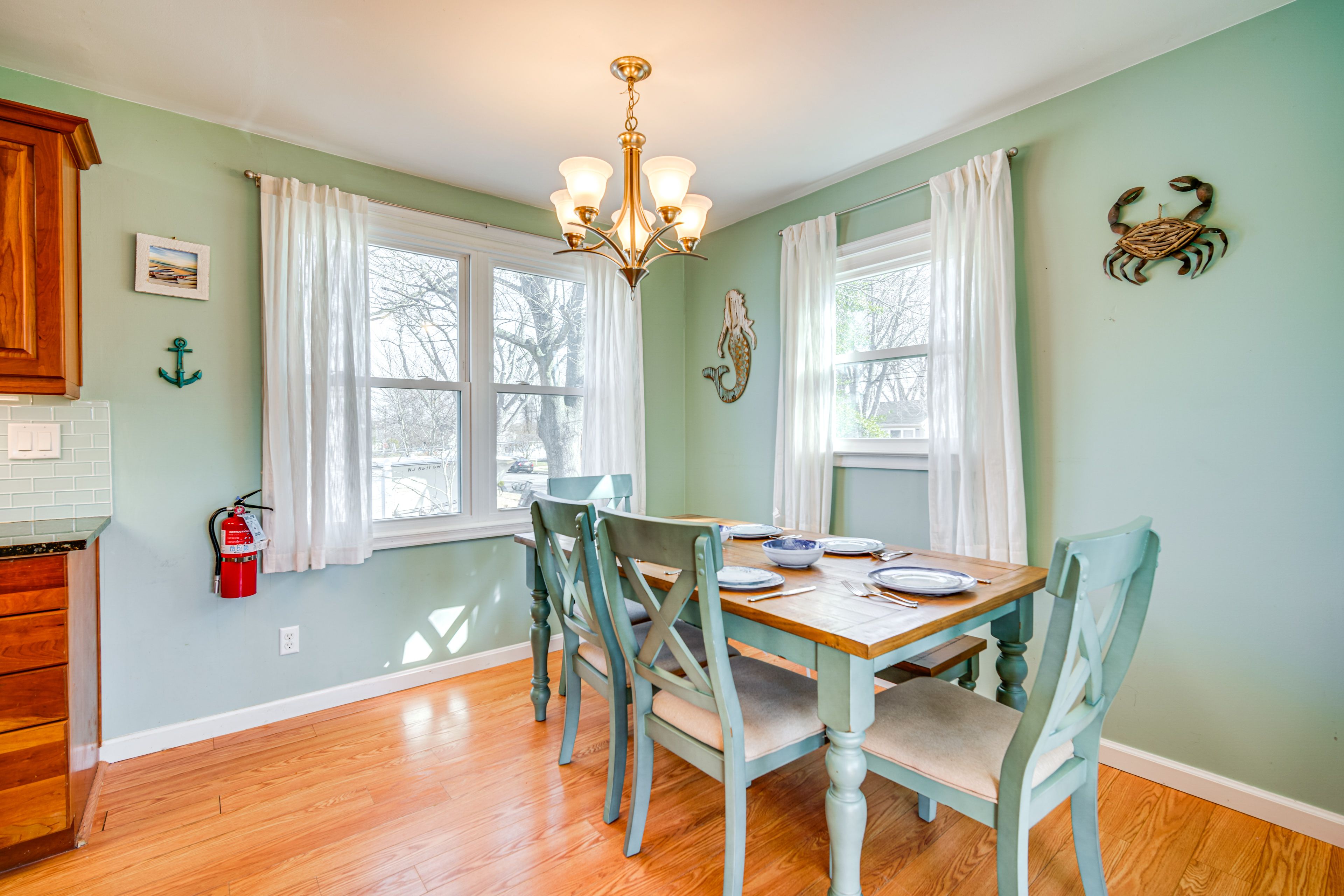 Dining Area | Main Level | Dishware/Flatware | Trash Bags/Paper Towels