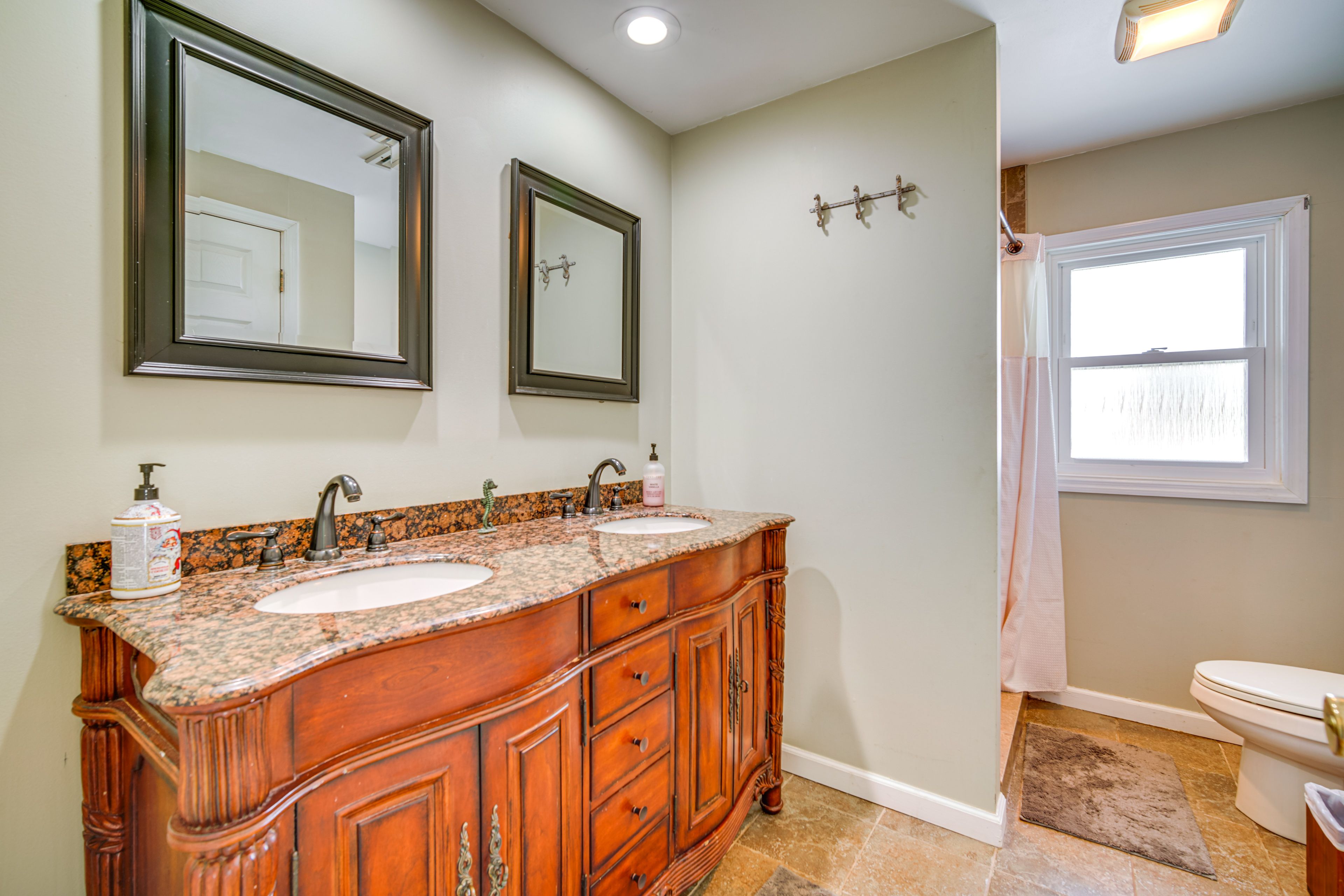 Full Bathroom | Upper Level