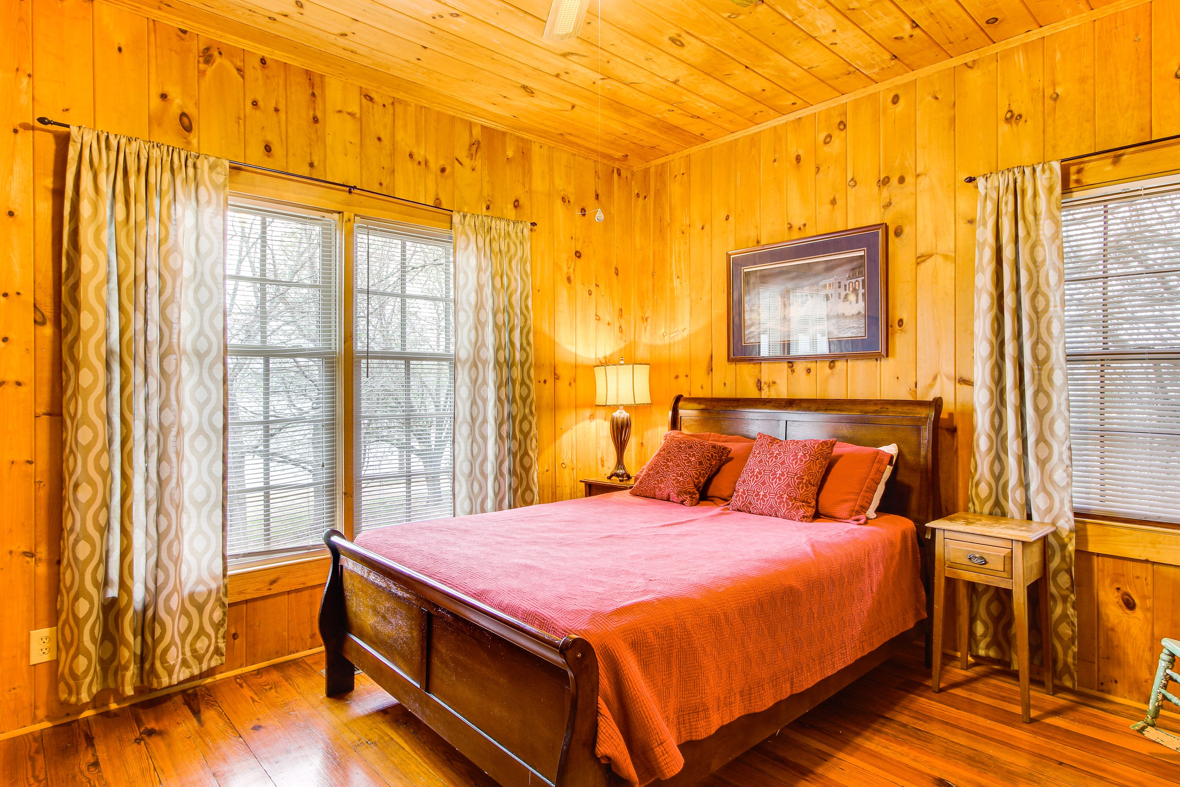 Bedroom 1 | Queen Bed | Linens Provided