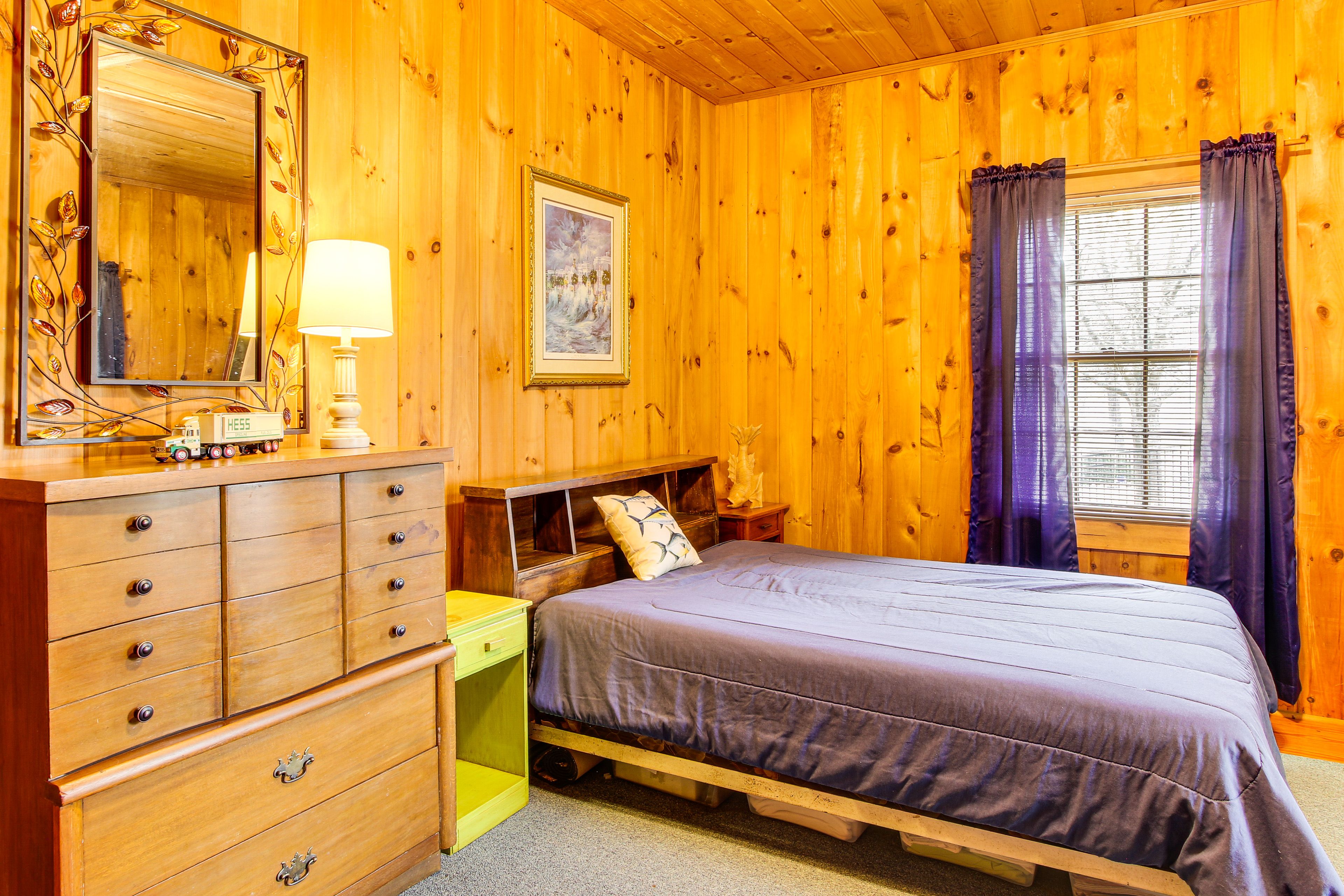Bedroom 3 | Queen Bed | Twin Bunk Bed