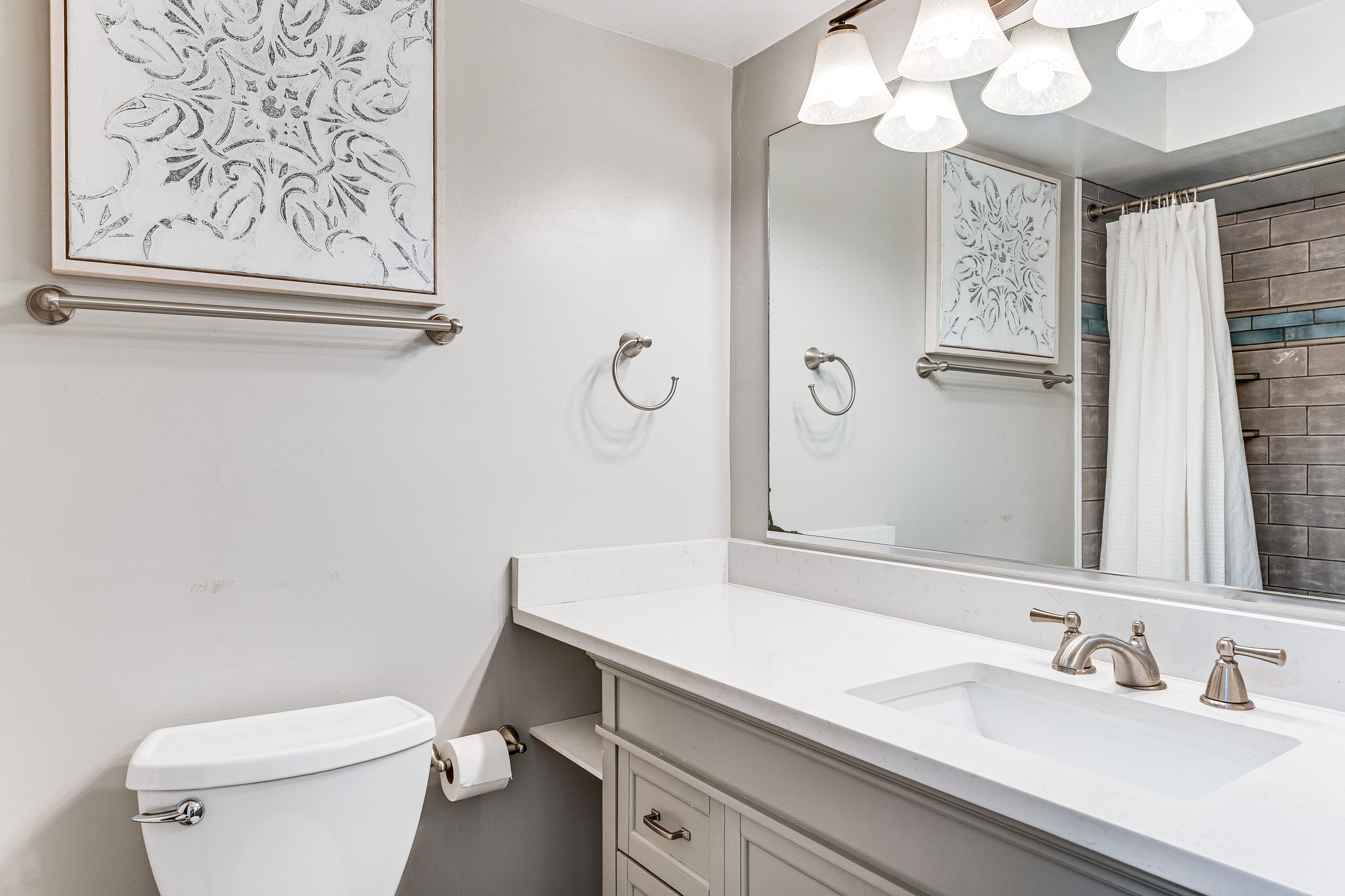 Bathroom | Towels Provided | Main Floor