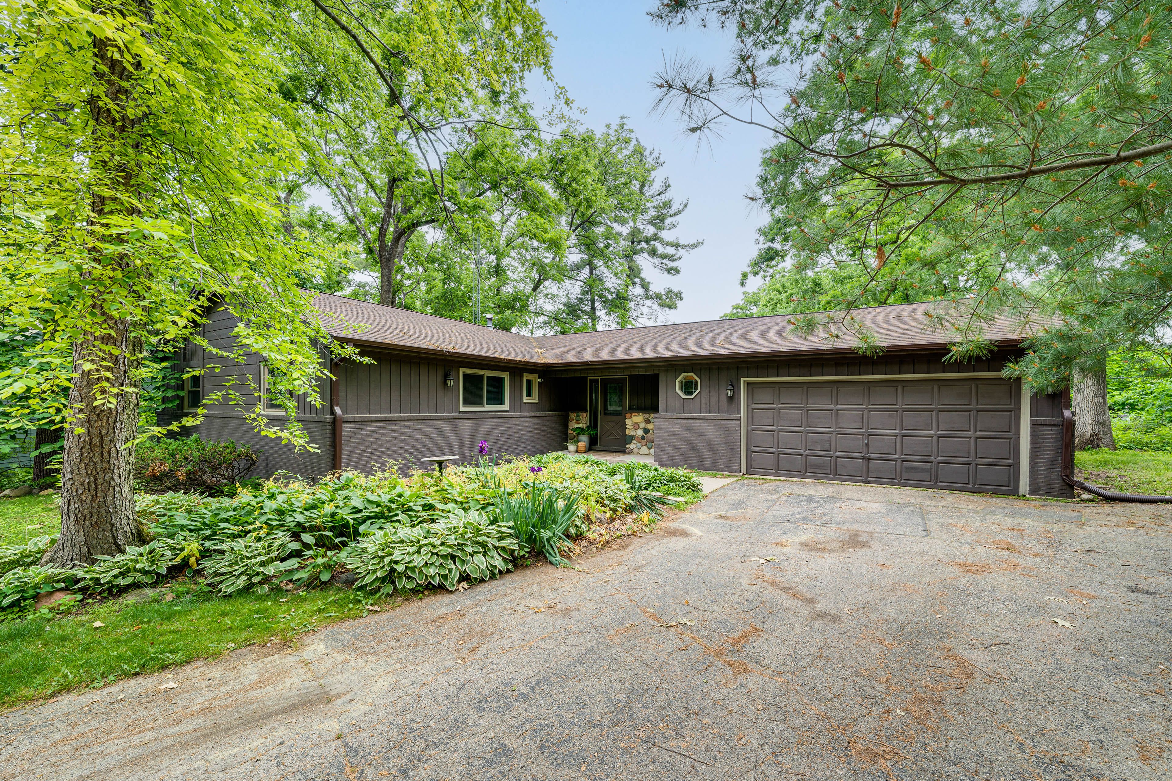 Exterior | Driveway (2 Vehicles Max)