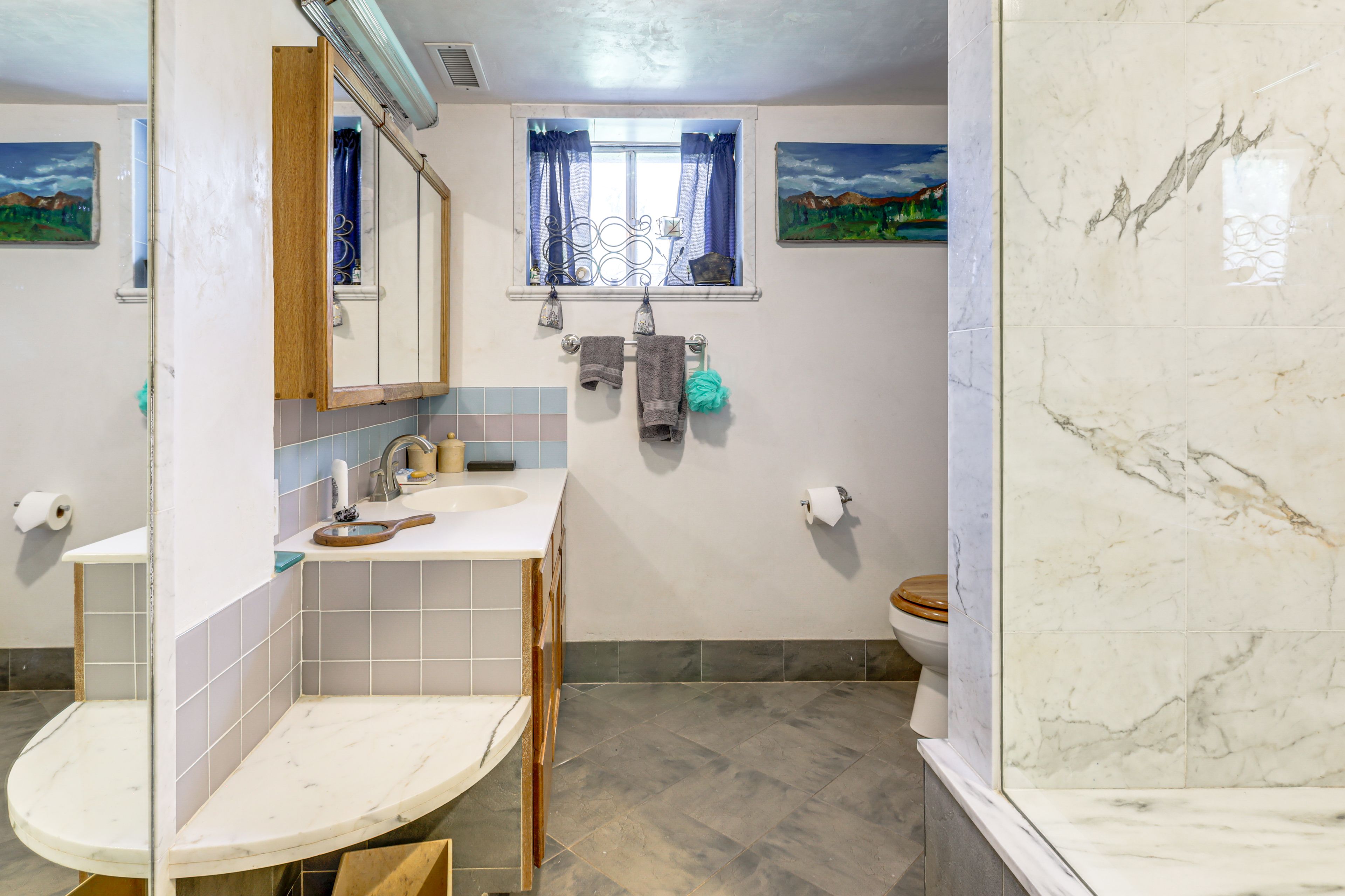 Full Bathroom