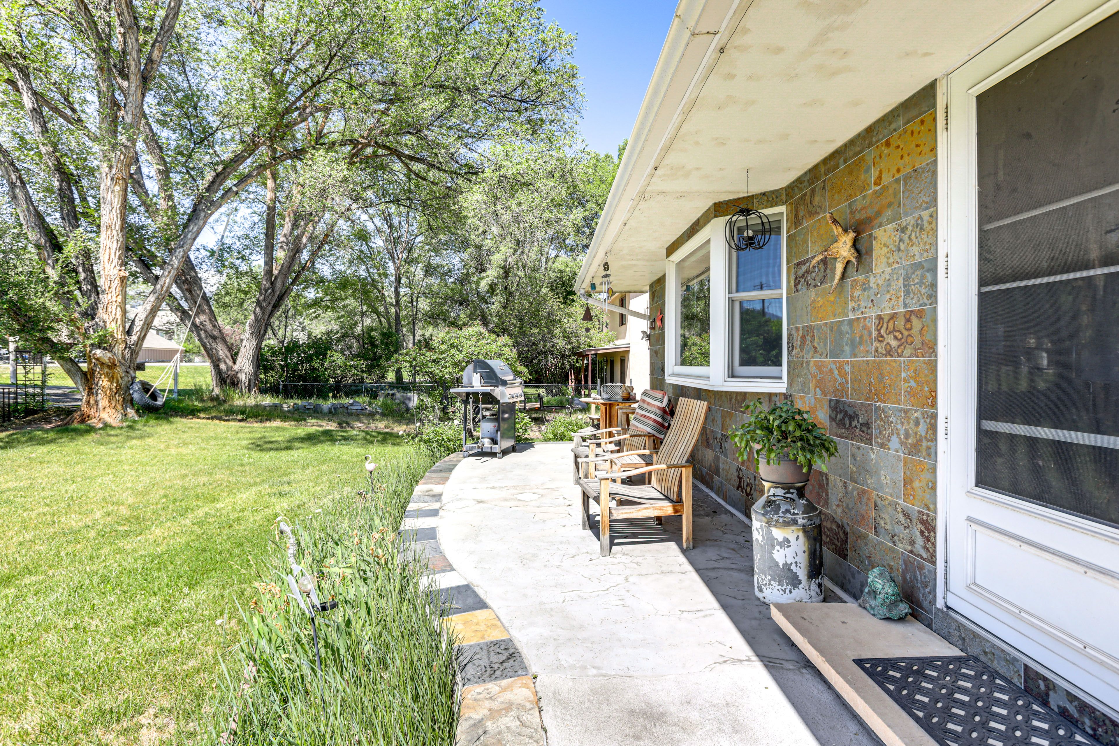 Carbondale Vacation Rental | 1BR | 1BA | 850 Sq Ft | Stairs Required