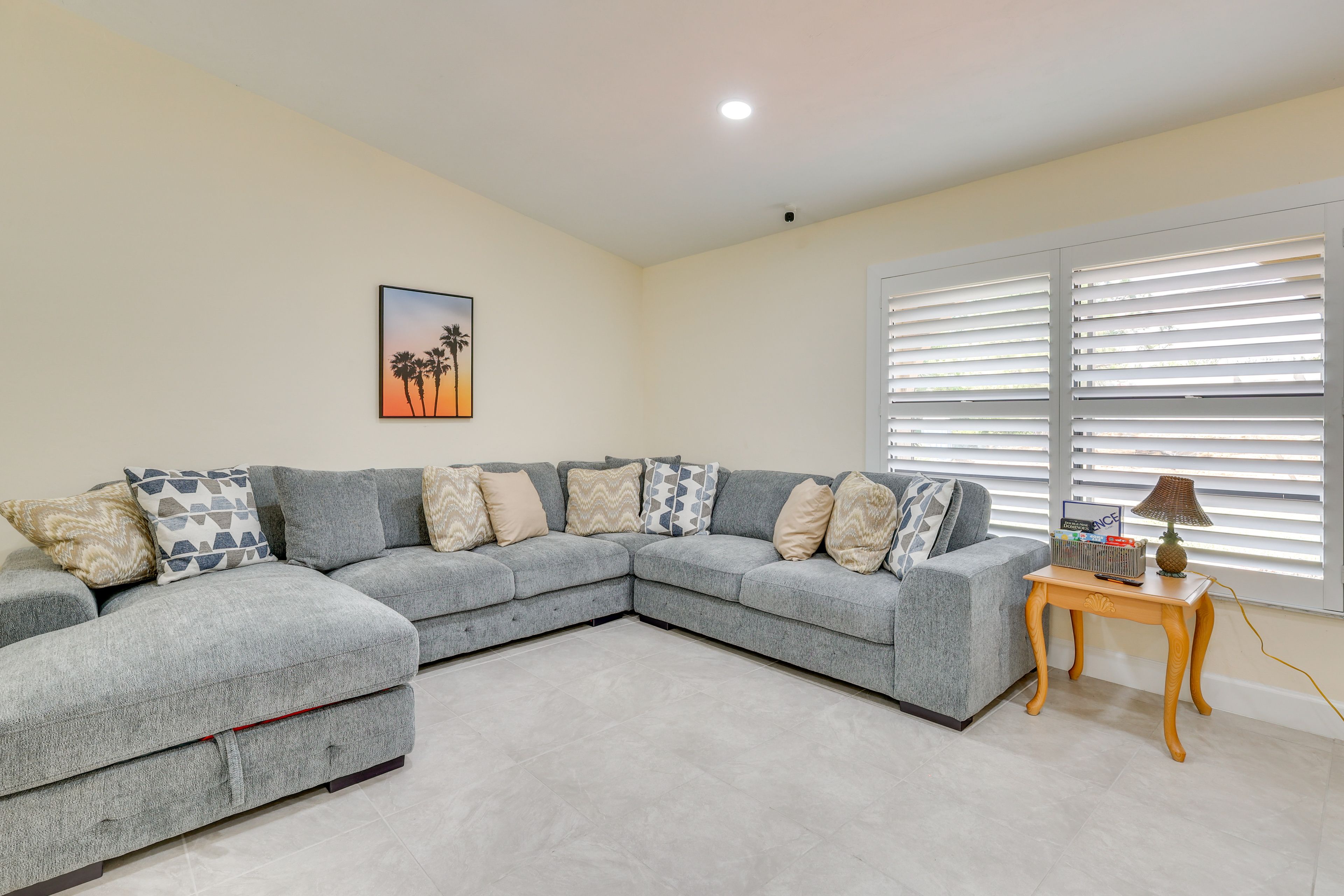 Living Room | Free WiFi | Smart TV | Single-Story Home