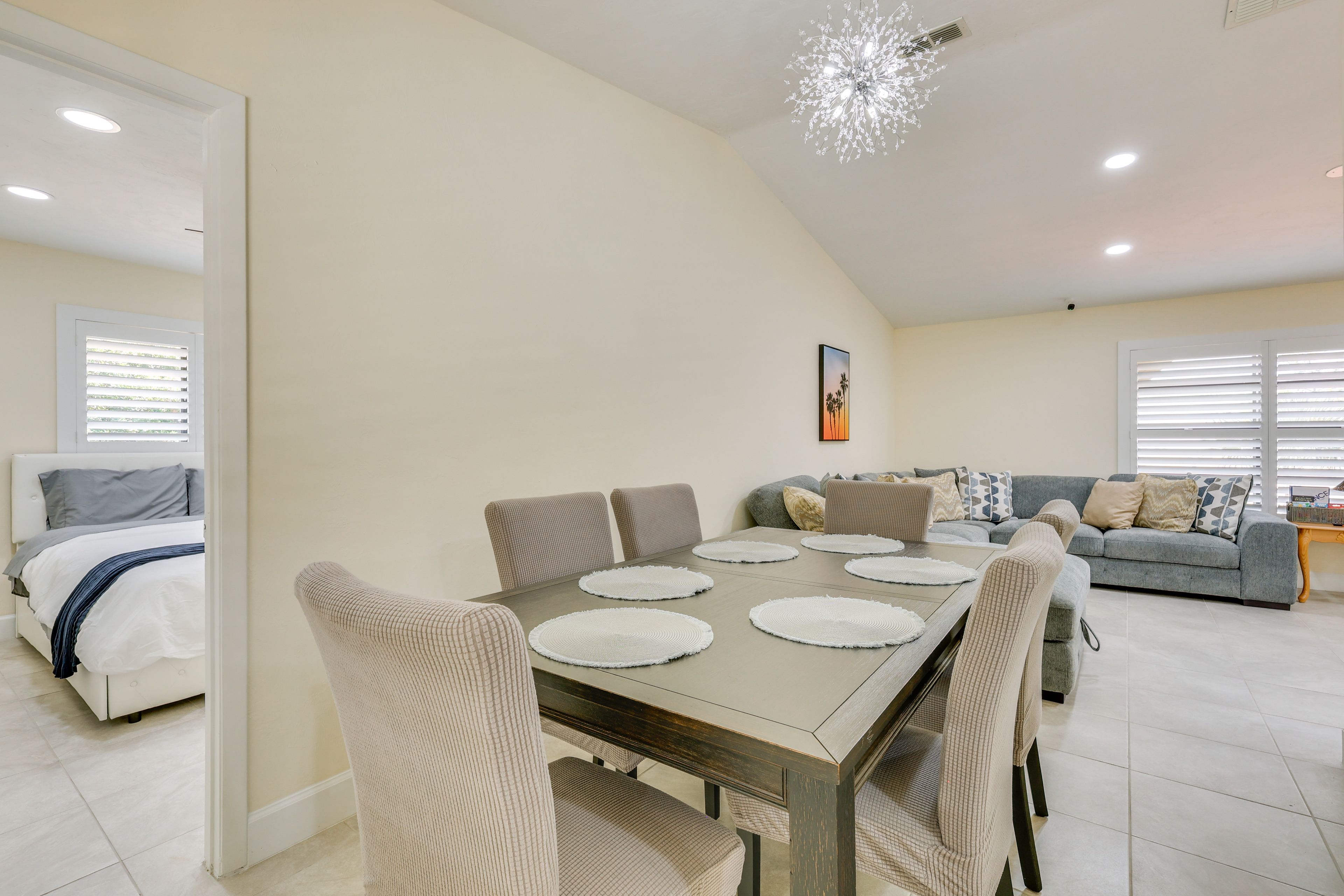 Dining Area | Dishware & Flatware | Central A/C