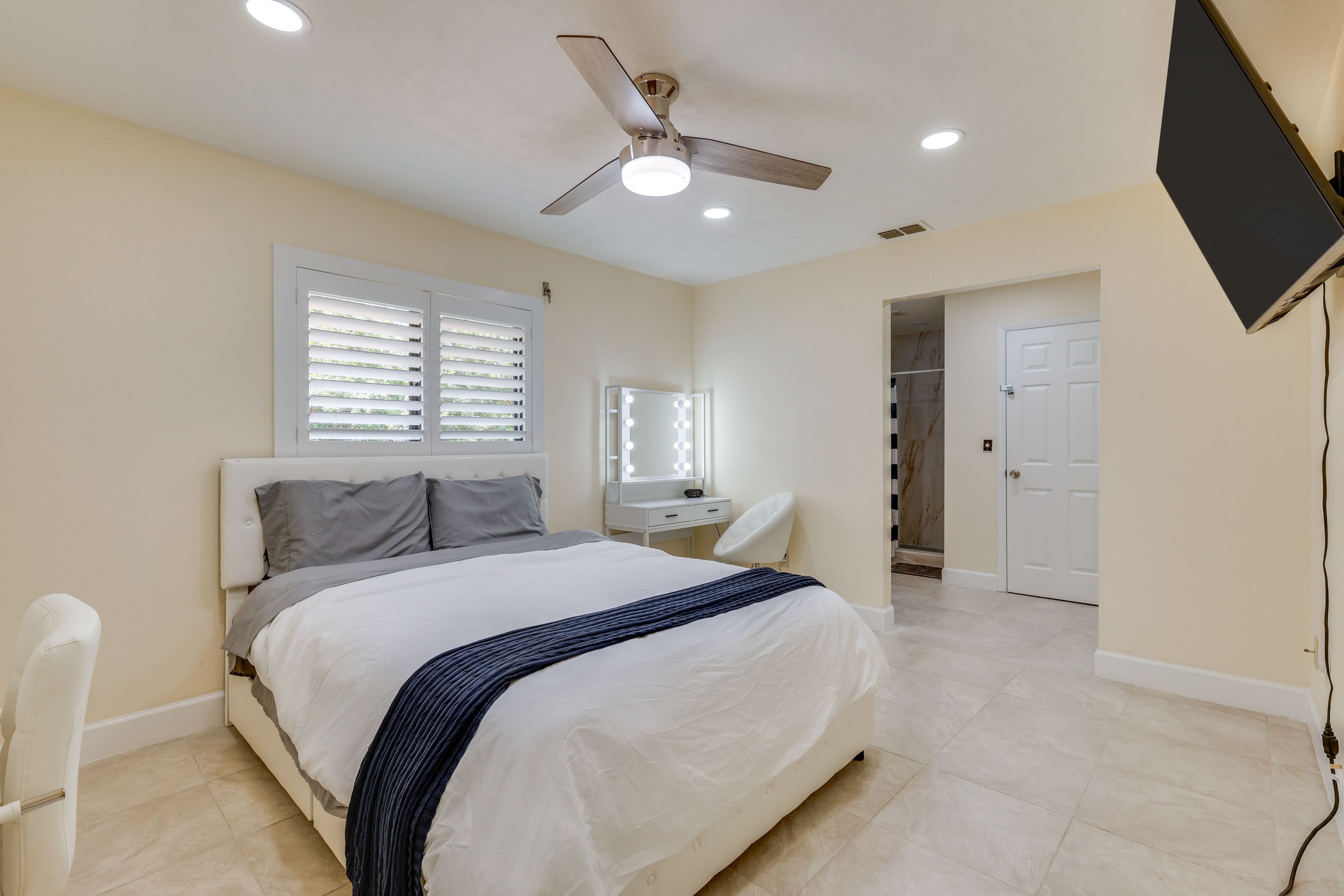 Bedroom 1 | Queen Bed | Linens Provided