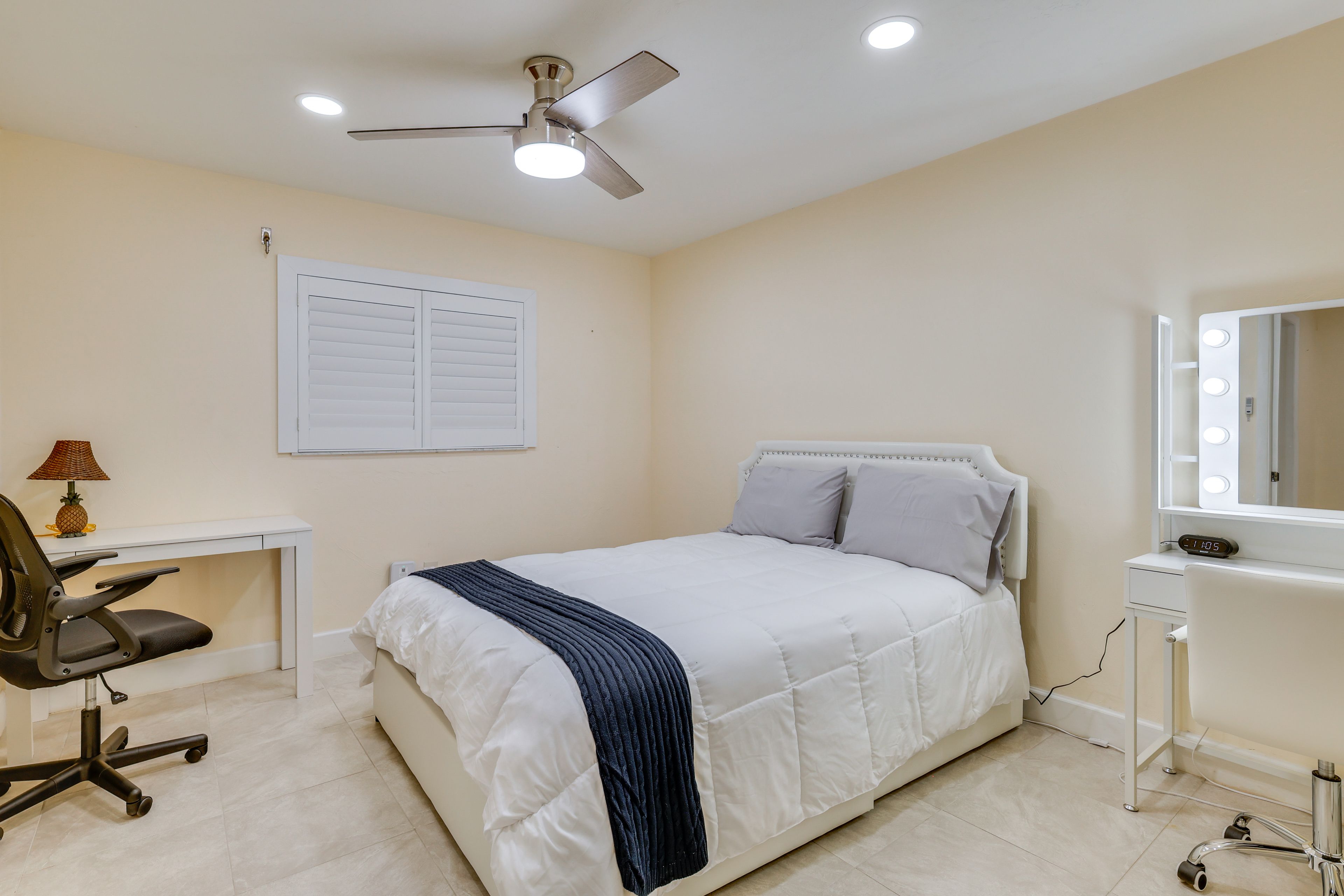 Bedroom 2 | Queen Bed