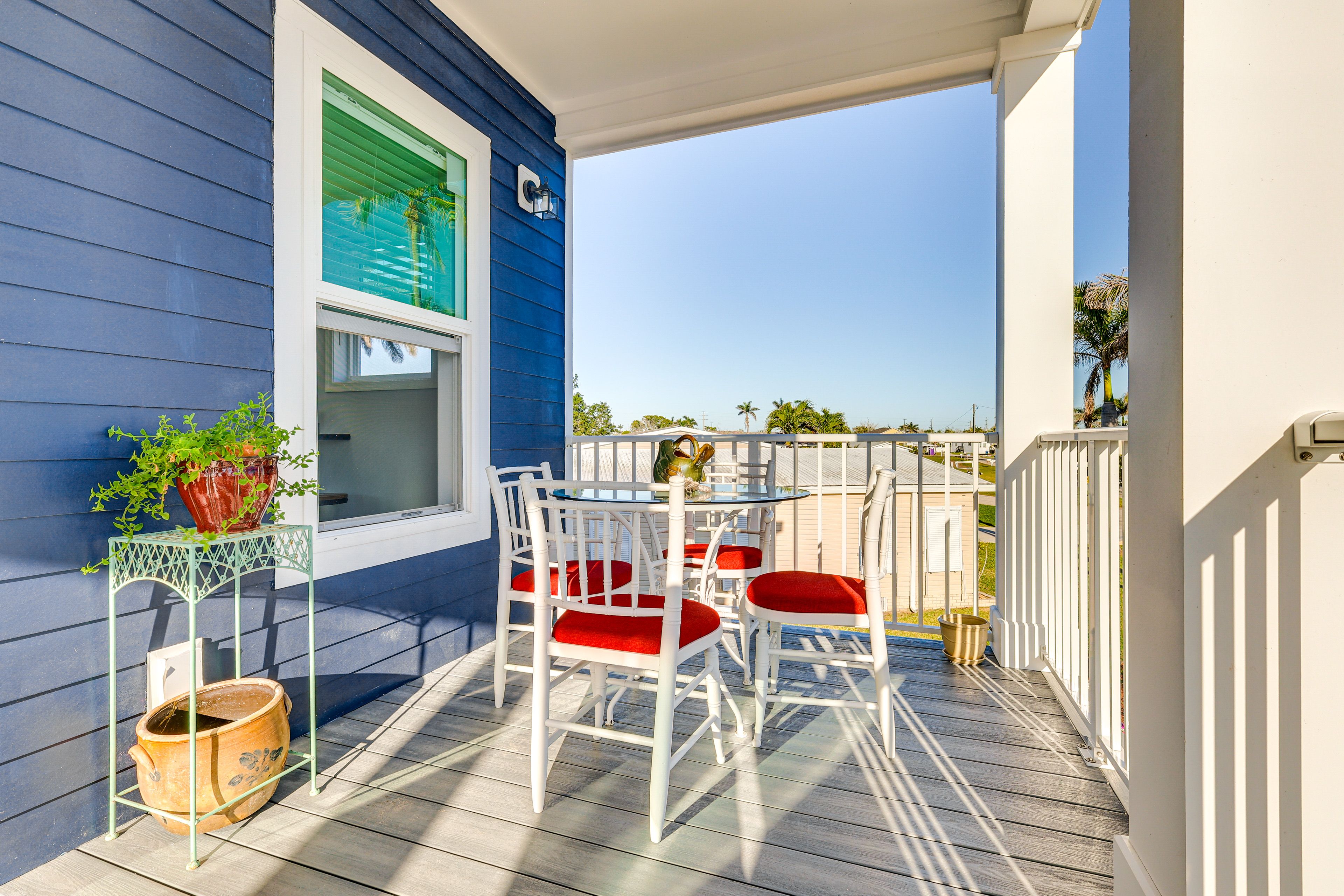 Porch | Dining Area