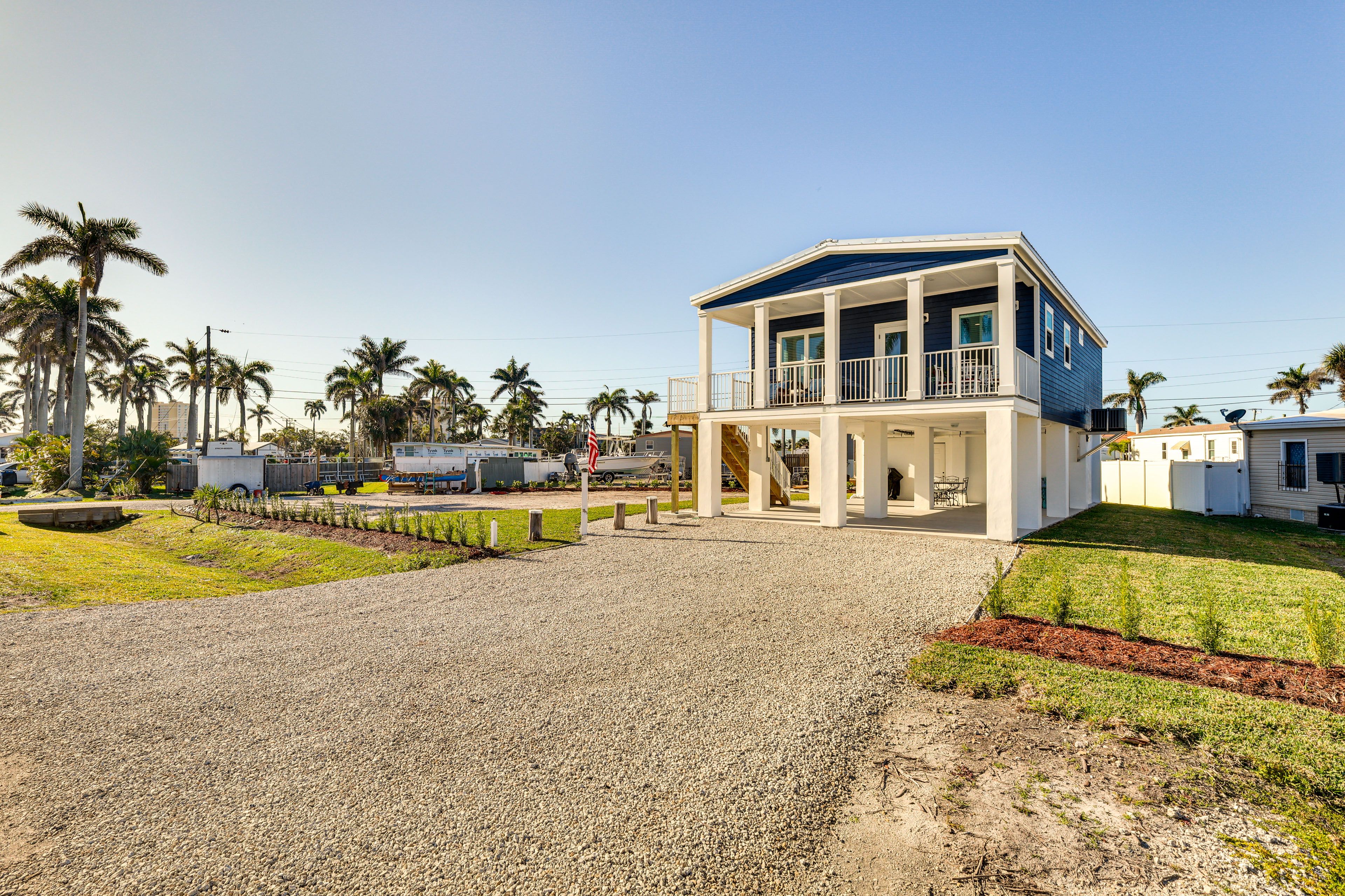 Parking | Driveway (2 Vehicles) | RV/Trailer Parking